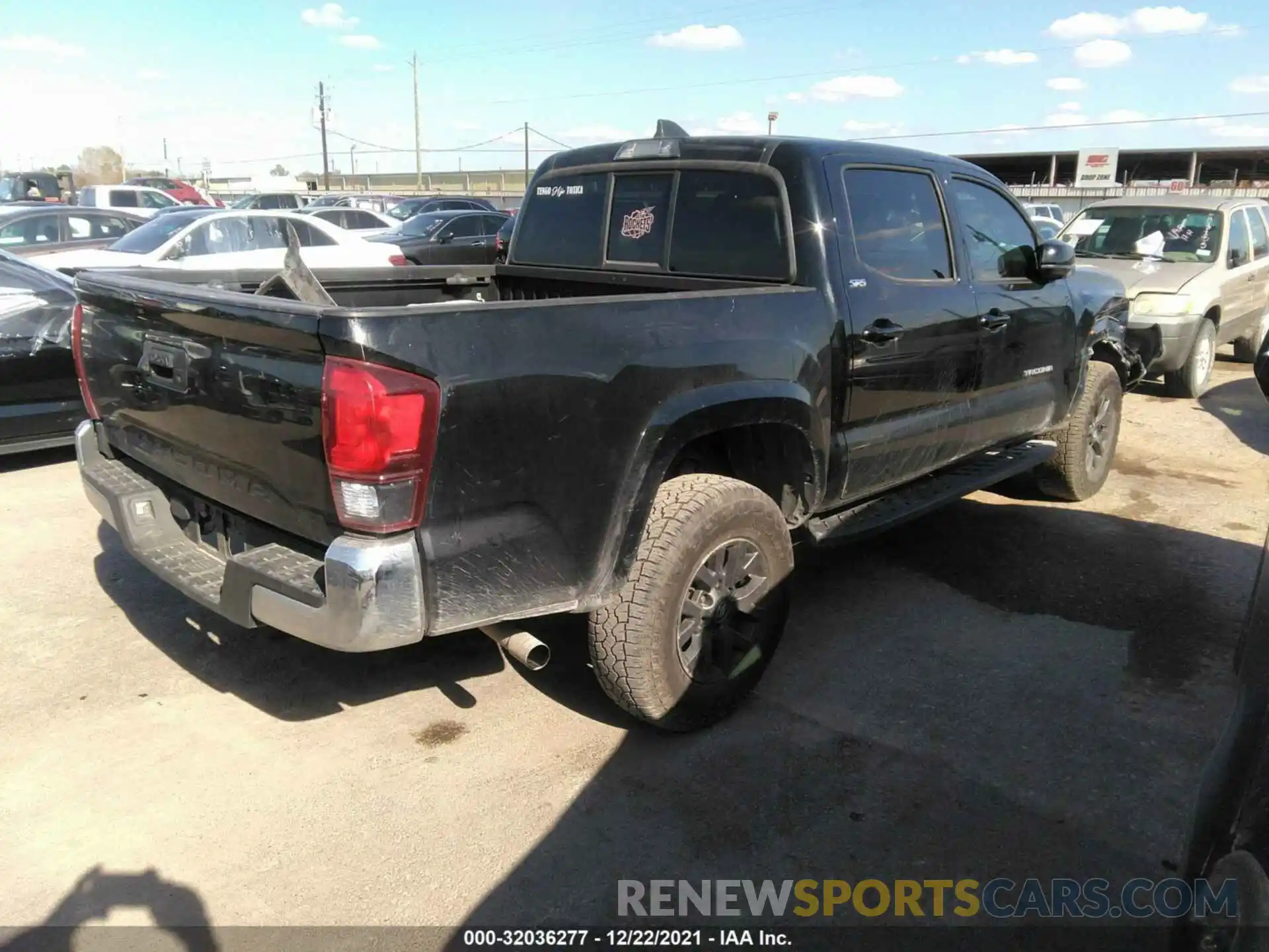 4 Photograph of a damaged car 5TFAX5GN4LX178875 TOYOTA TACOMA 2WD 2020