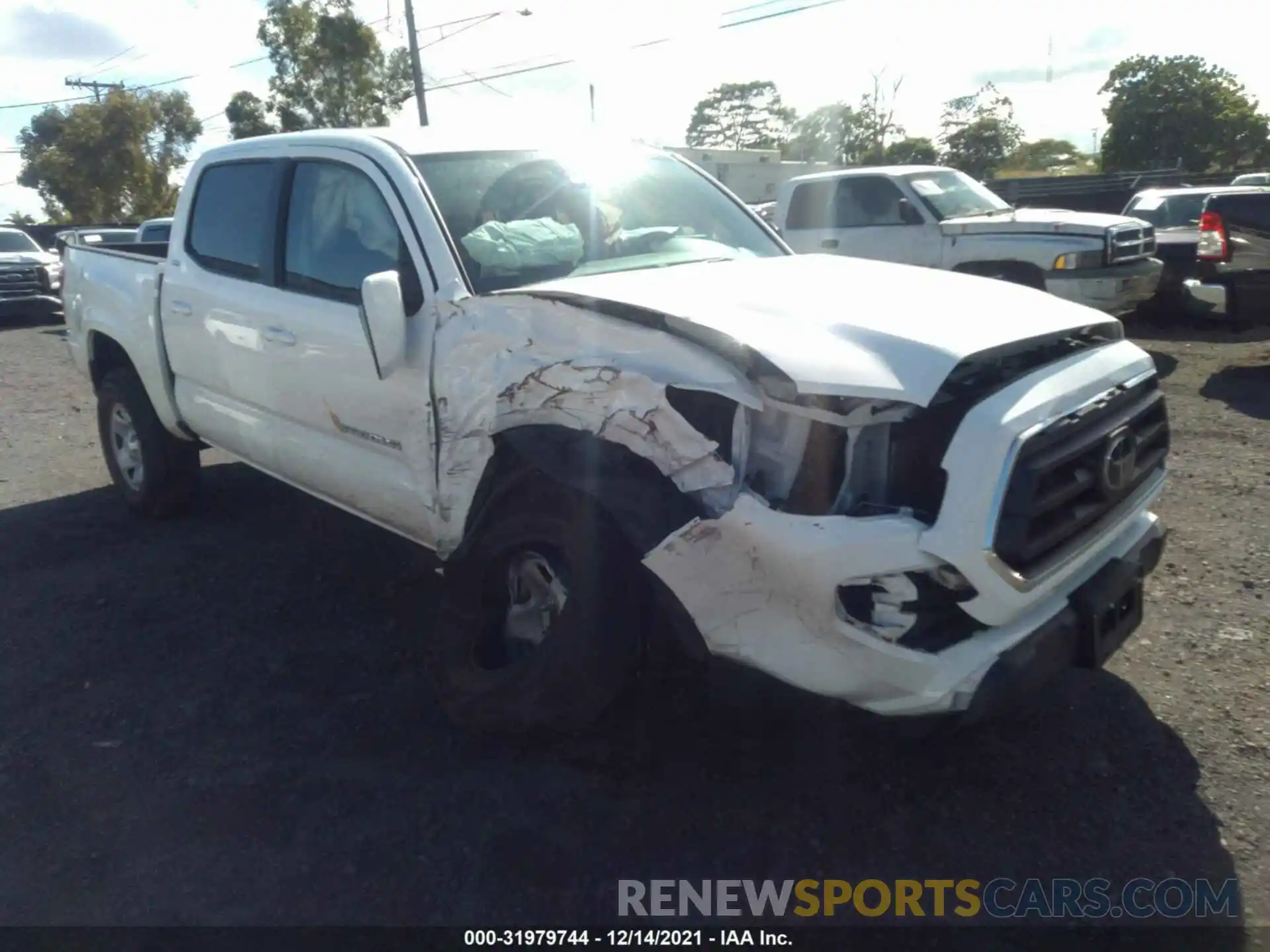 1 Photograph of a damaged car 5TFAX5GN8LX185943 TOYOTA TACOMA 2WD 2020