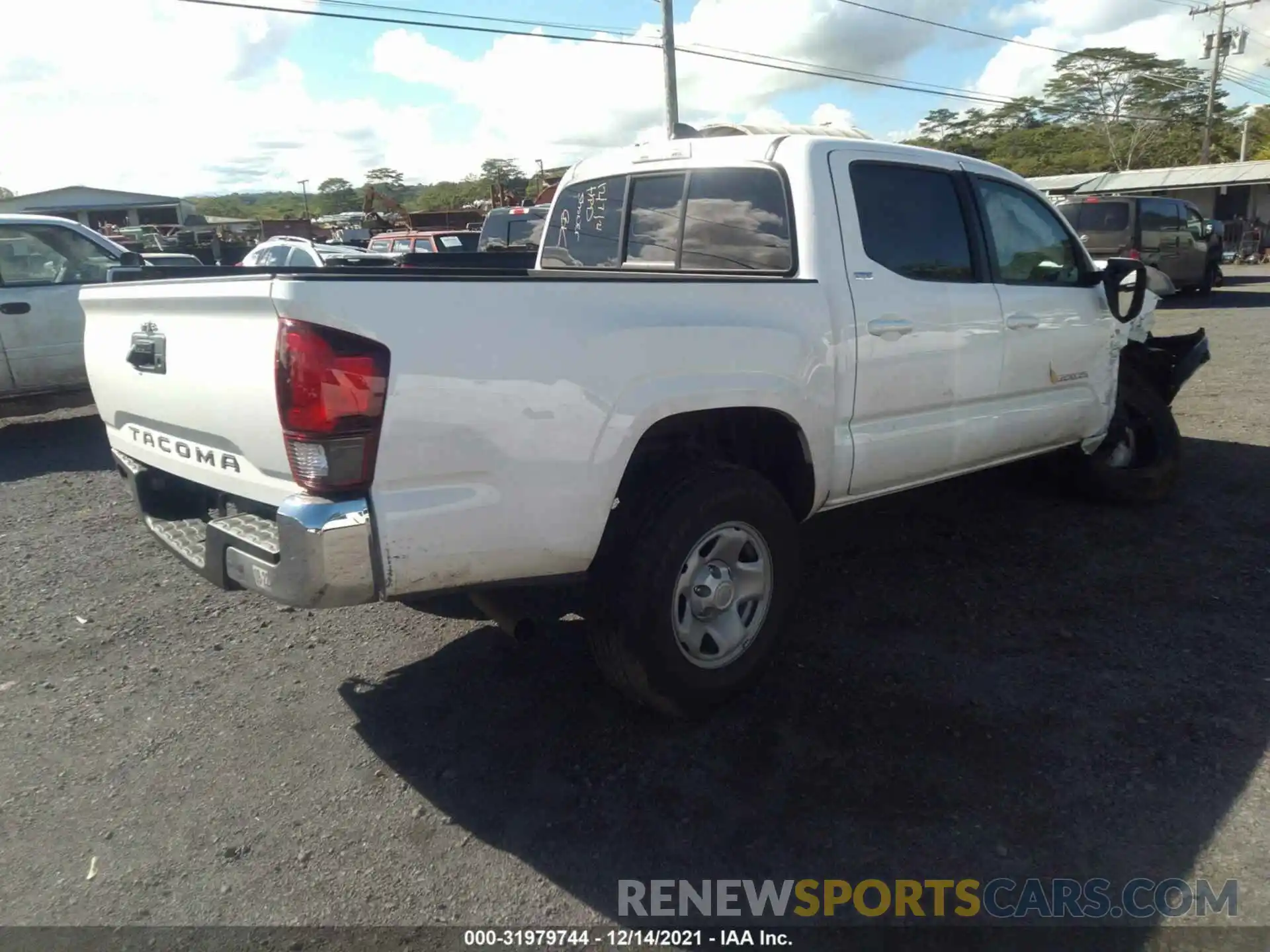 4 Photograph of a damaged car 5TFAX5GN8LX185943 TOYOTA TACOMA 2WD 2020