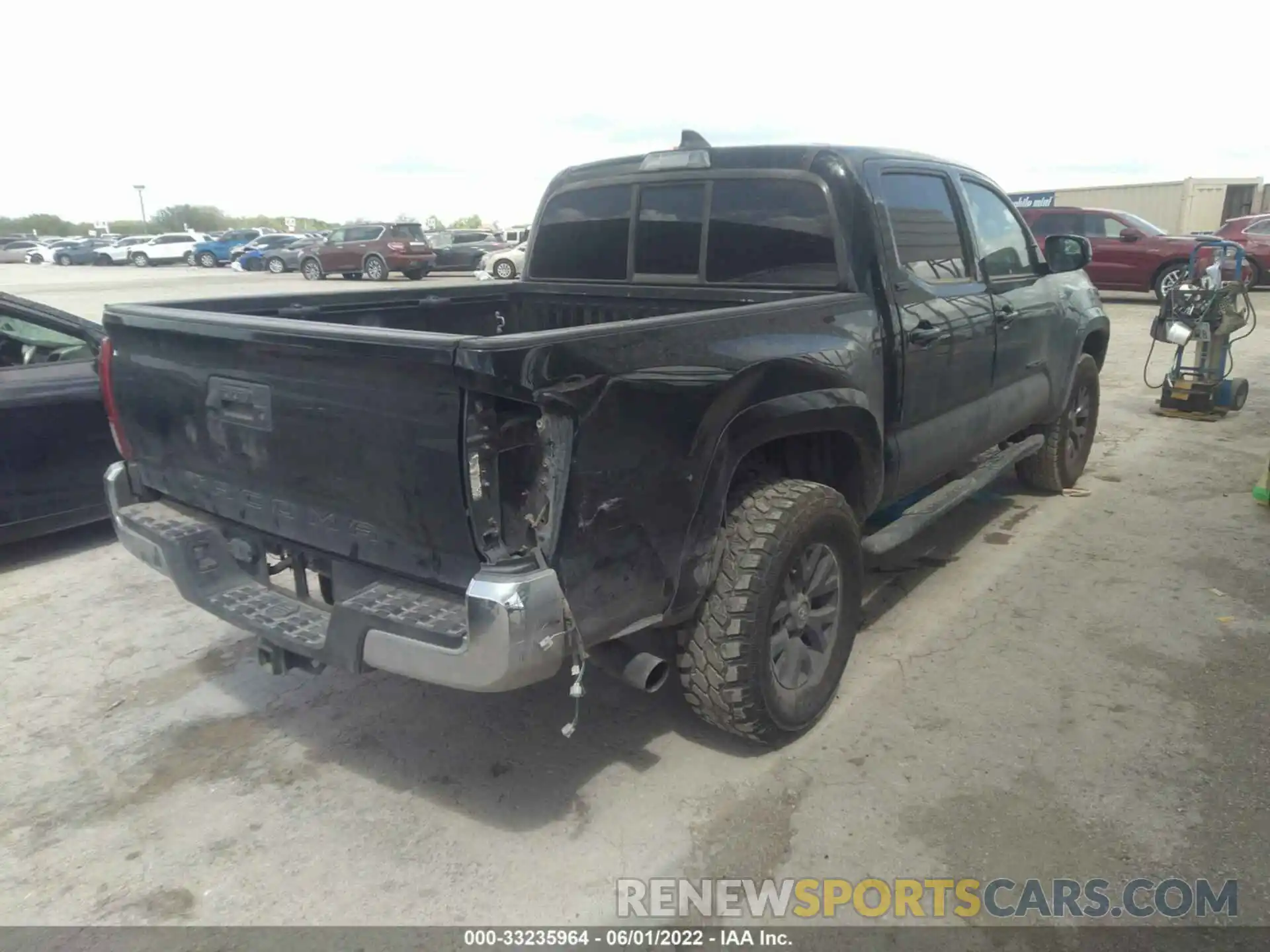 4 Фотография поврежденного автомобиля 5TFAX5GN8LX188020 TOYOTA TACOMA 2WD 2020