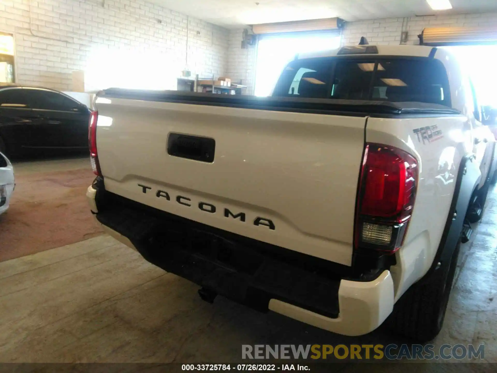 6 Photograph of a damaged car 5TFAX5GN9LX186860 TOYOTA TACOMA 2WD 2020