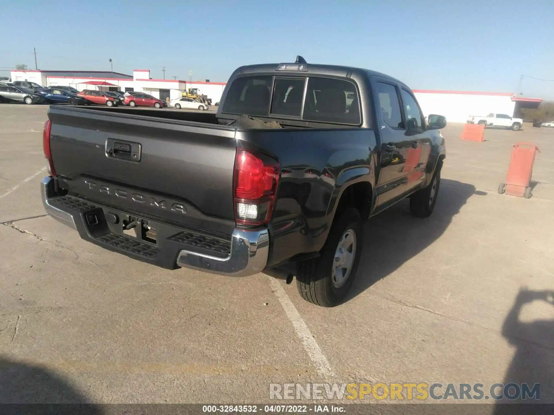 4 Photograph of a damaged car 5TFAX5GNXLX171462 TOYOTA TACOMA 2WD 2020