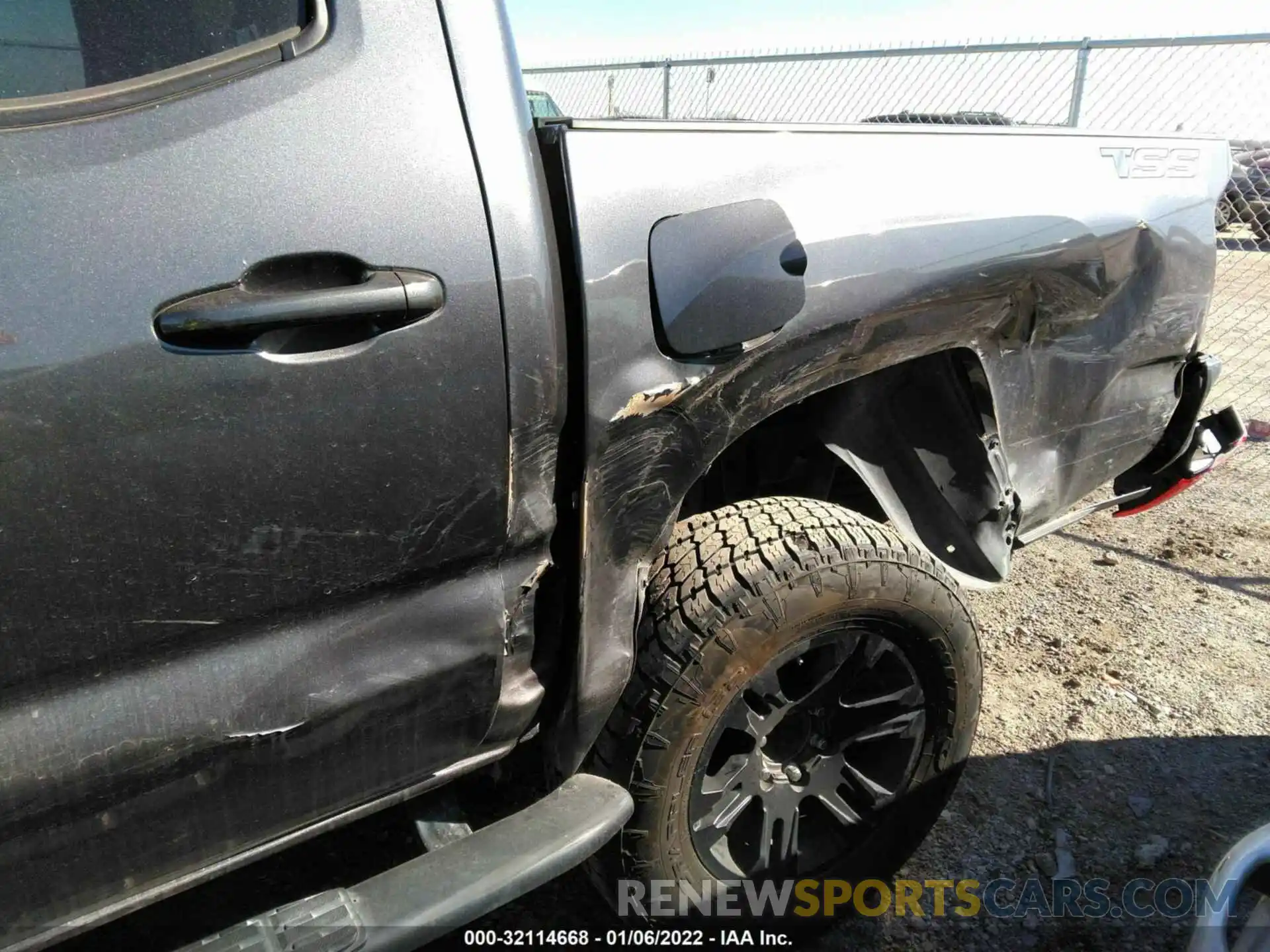 6 Photograph of a damaged car 5TFAX5GNXLX175477 TOYOTA TACOMA 2WD 2020