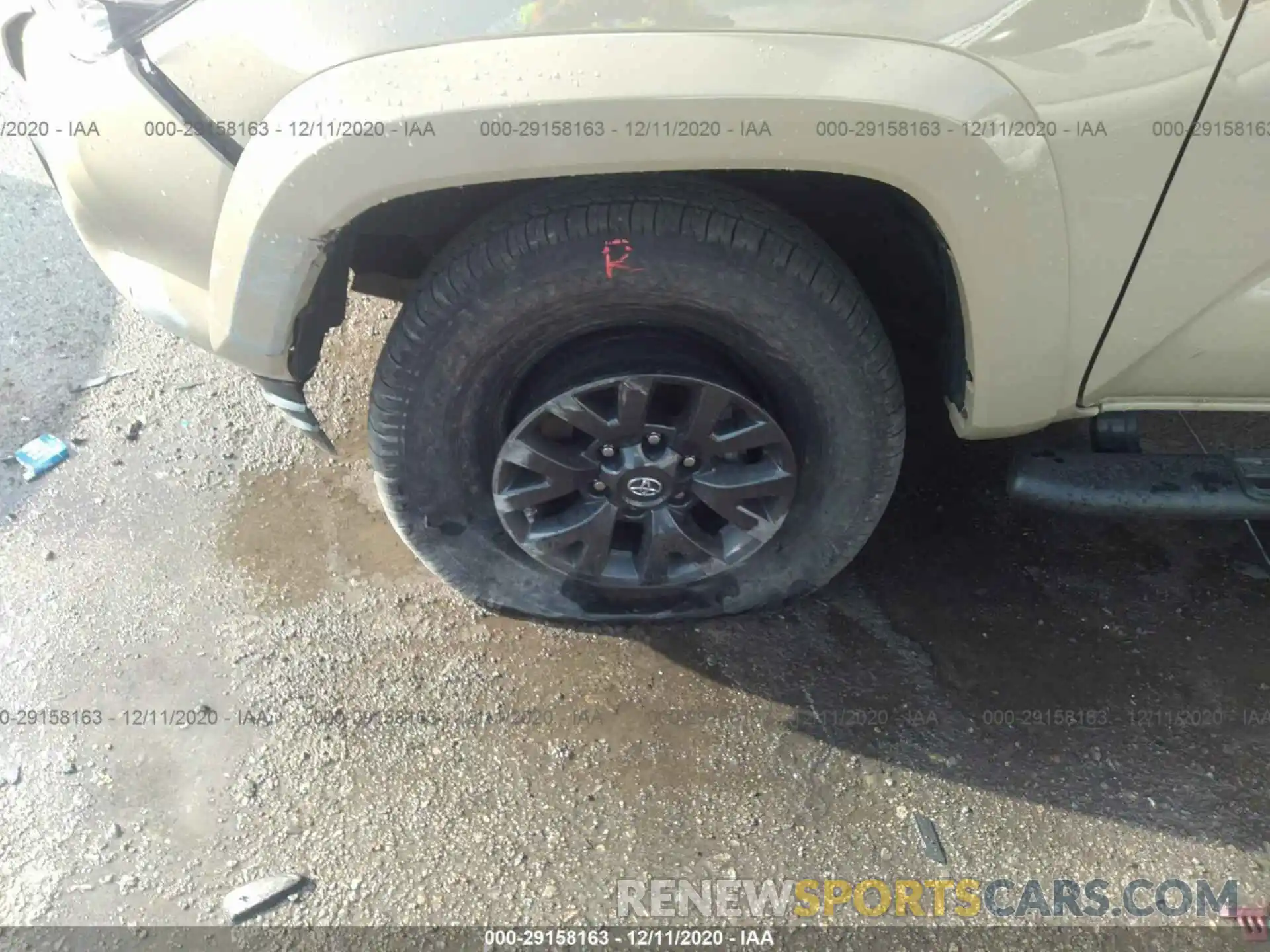 12 Photograph of a damaged car 5TFAZ5CN1LX093685 TOYOTA TACOMA 2WD 2020