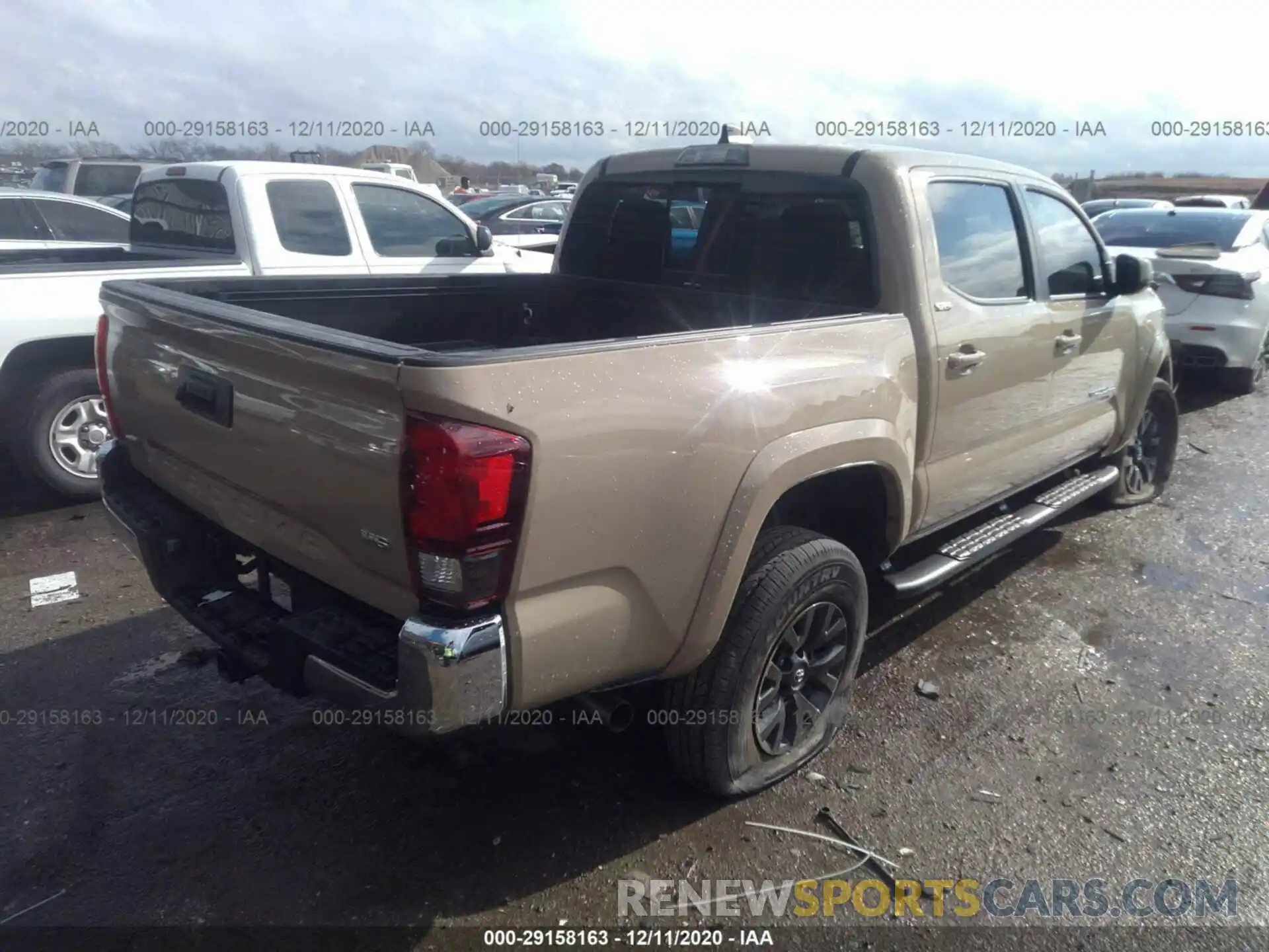 4 Photograph of a damaged car 5TFAZ5CN1LX093685 TOYOTA TACOMA 2WD 2020