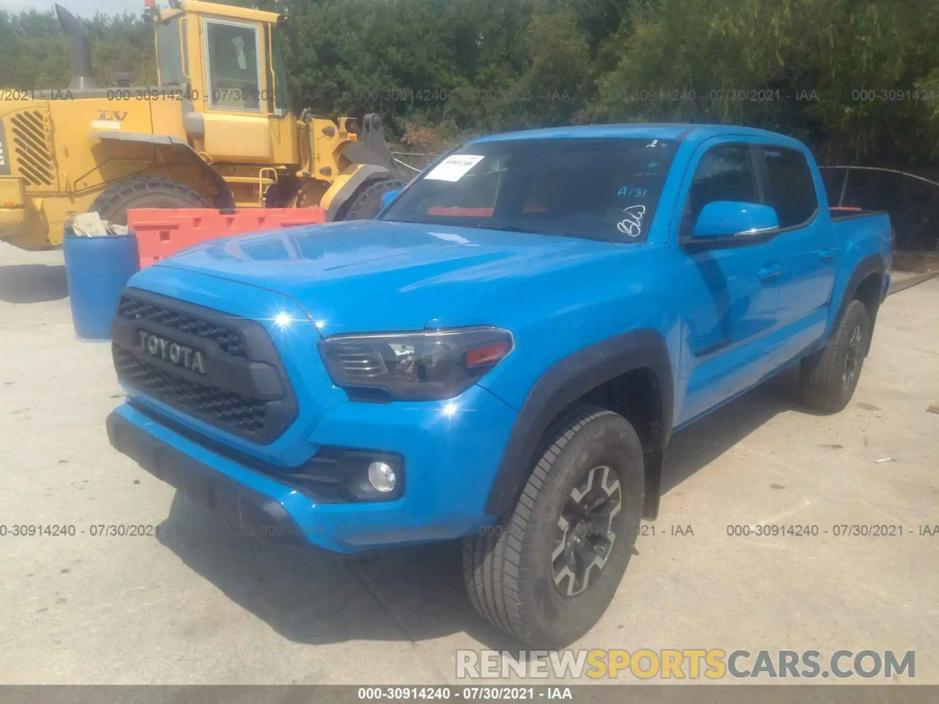 2 Photograph of a damaged car 5TFAZ5CN2LX088821 TOYOTA TACOMA 2WD 2020