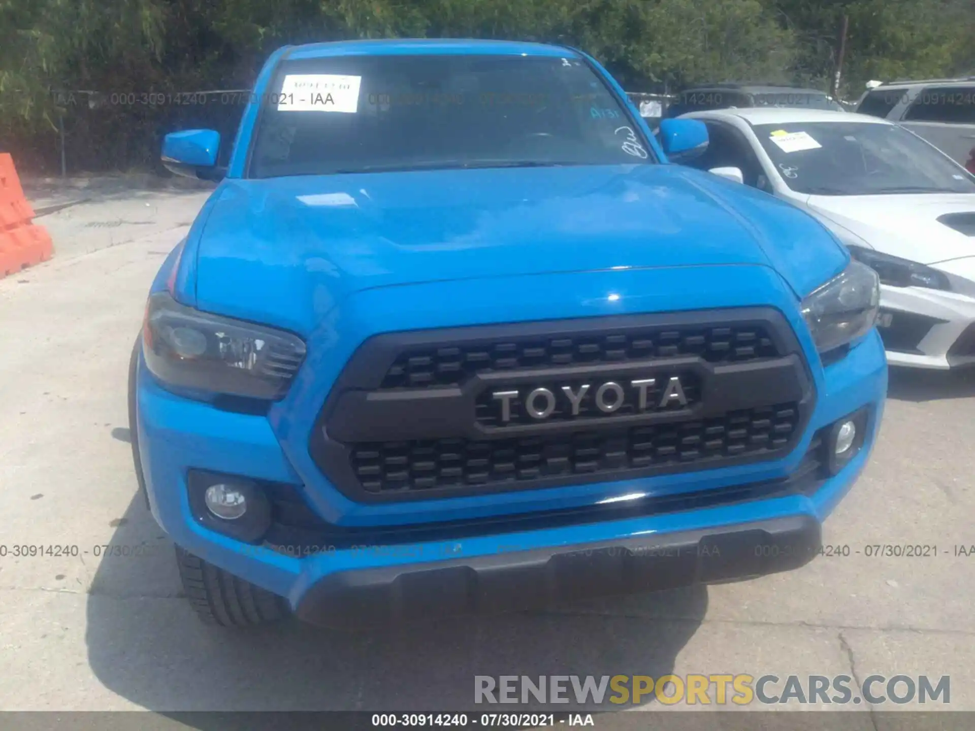 6 Photograph of a damaged car 5TFAZ5CN2LX088821 TOYOTA TACOMA 2WD 2020