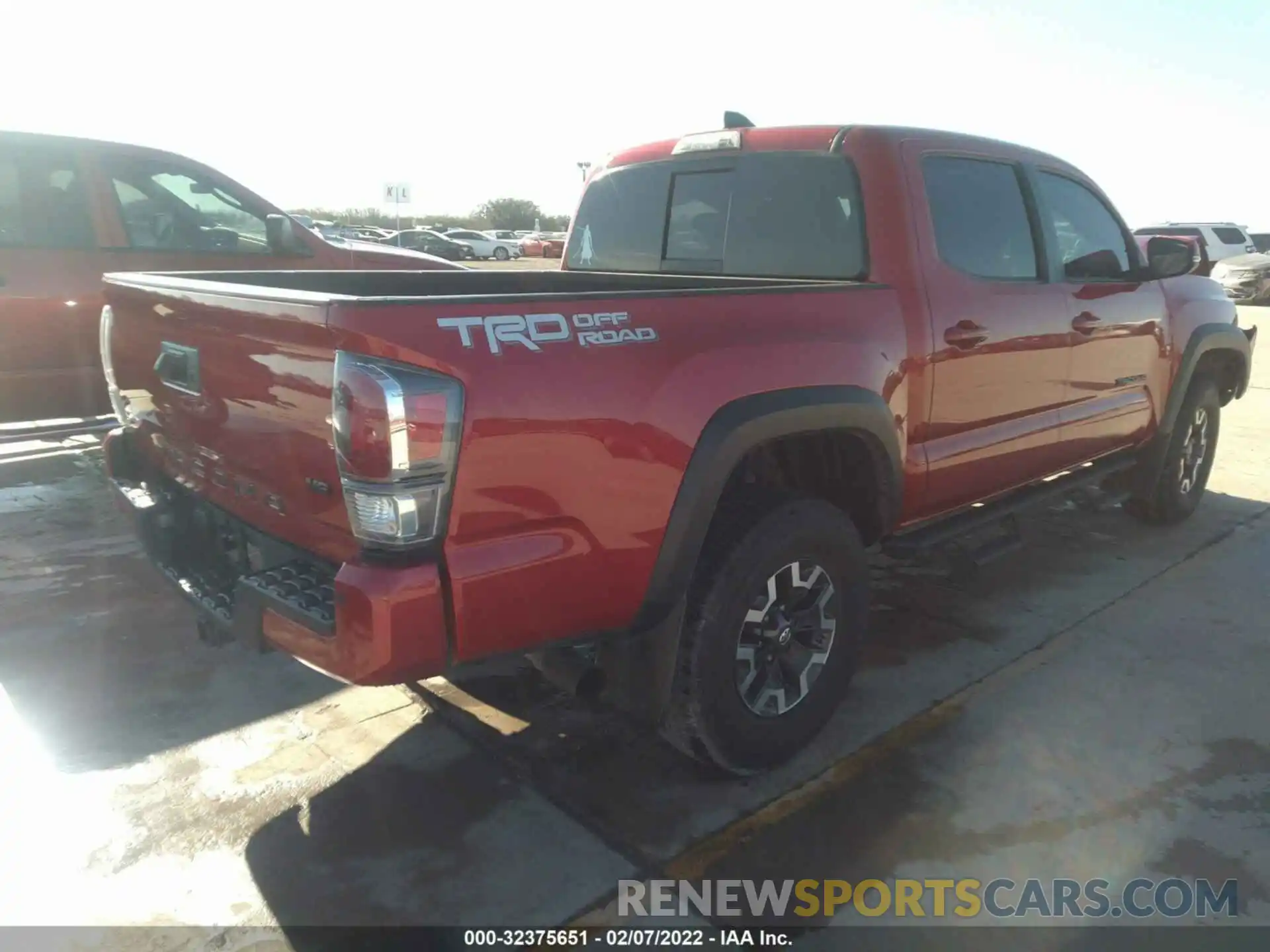 4 Photograph of a damaged car 5TFAZ5CN3LX087600 TOYOTA TACOMA 2WD 2020