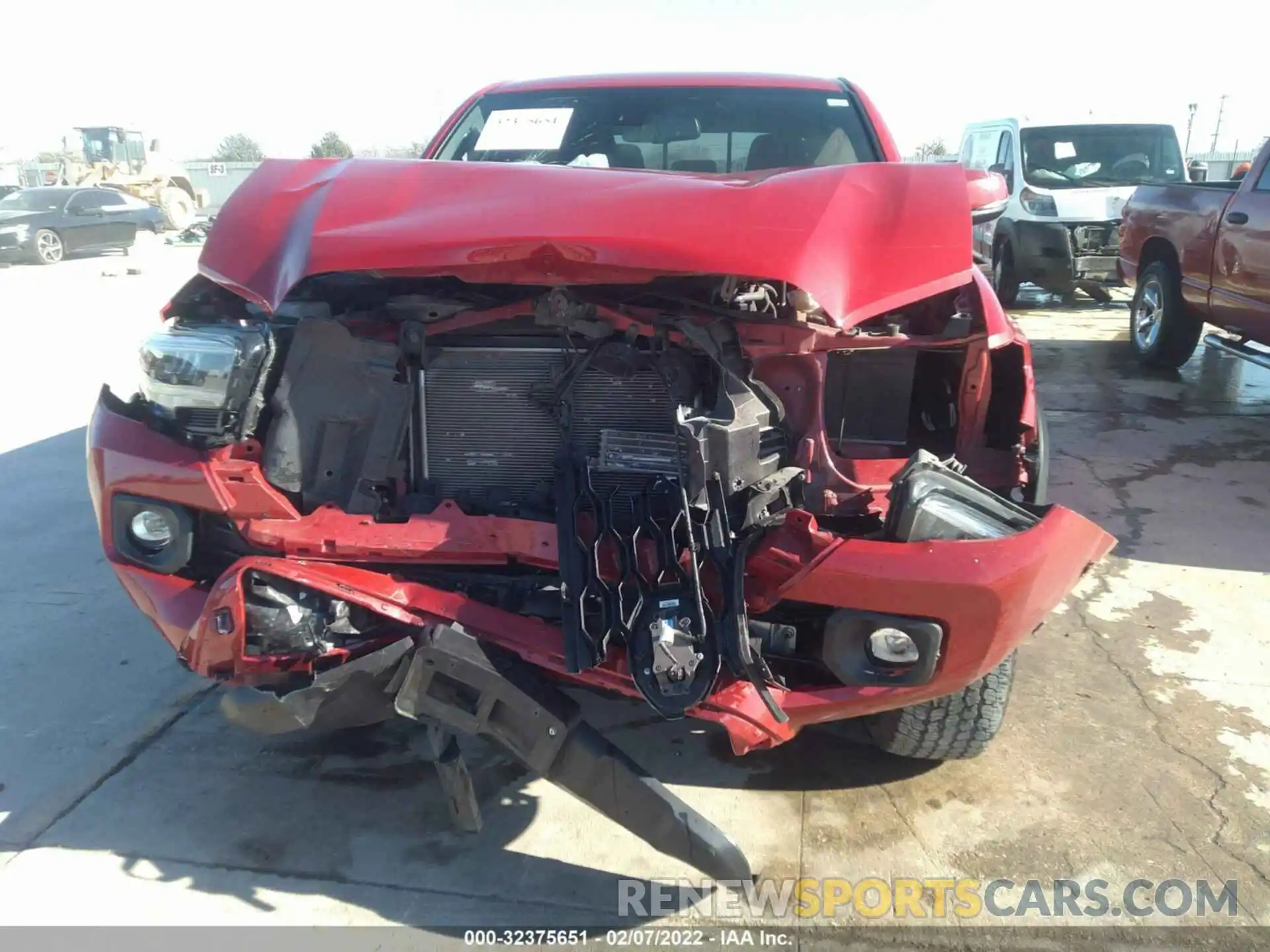 6 Photograph of a damaged car 5TFAZ5CN3LX087600 TOYOTA TACOMA 2WD 2020