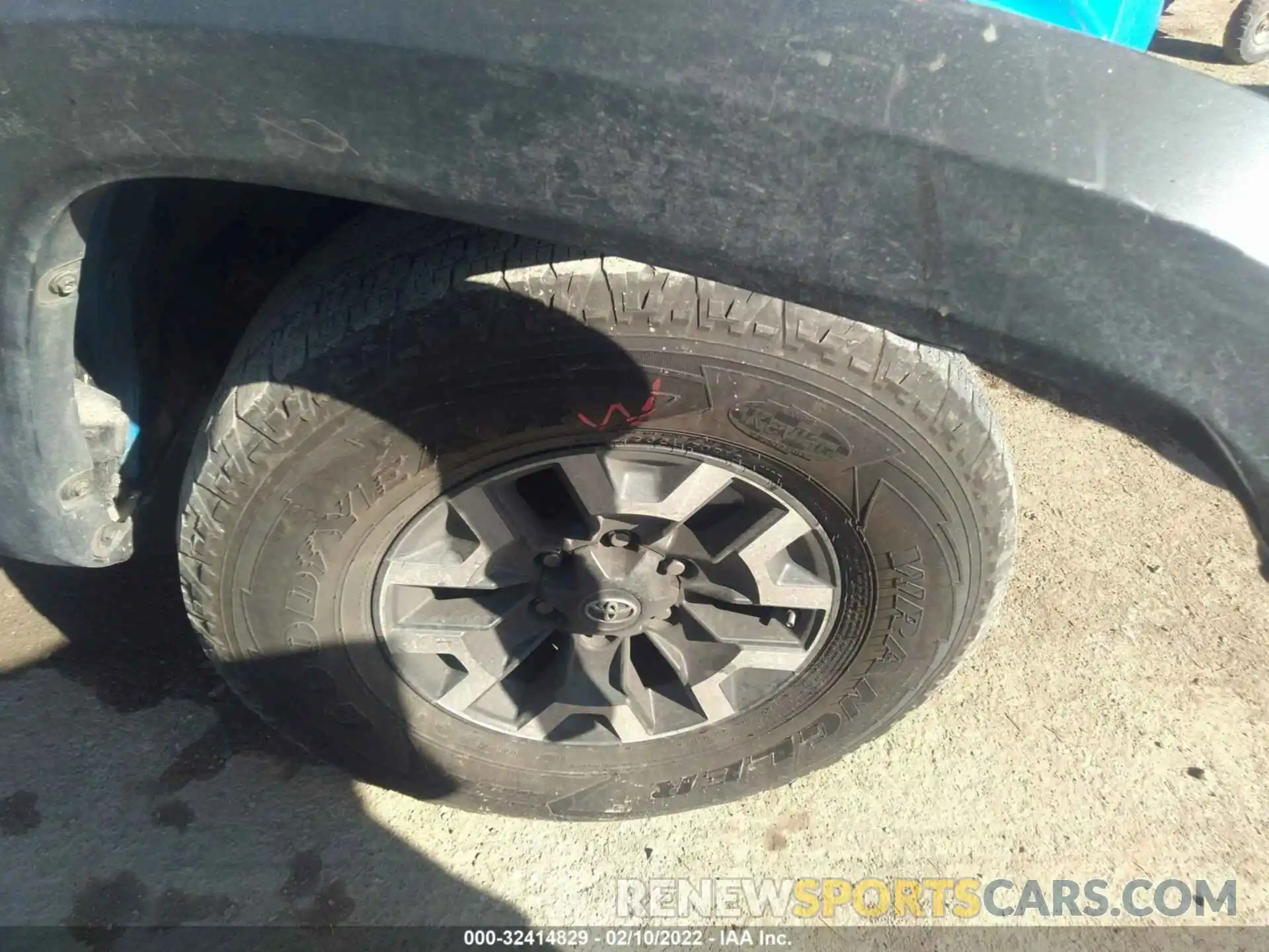 14 Photograph of a damaged car 5TFAZ5CN5LX091695 TOYOTA TACOMA 2WD 2020