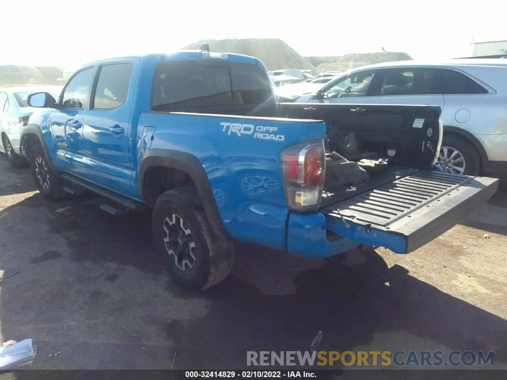 3 Photograph of a damaged car 5TFAZ5CN5LX091695 TOYOTA TACOMA 2WD 2020