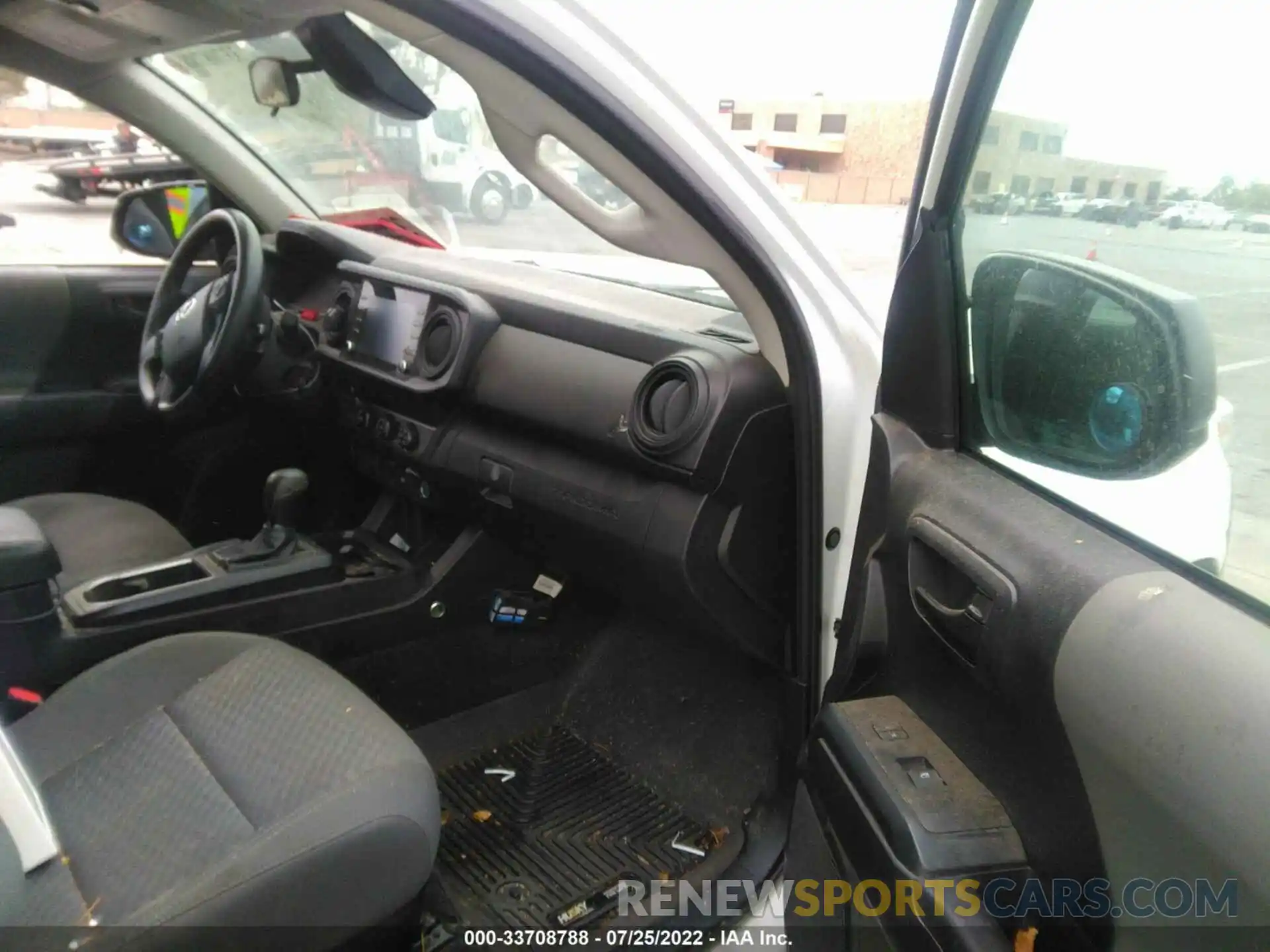 5 Photograph of a damaged car 5TFRX5GN1LX173071 TOYOTA TACOMA 2WD 2020