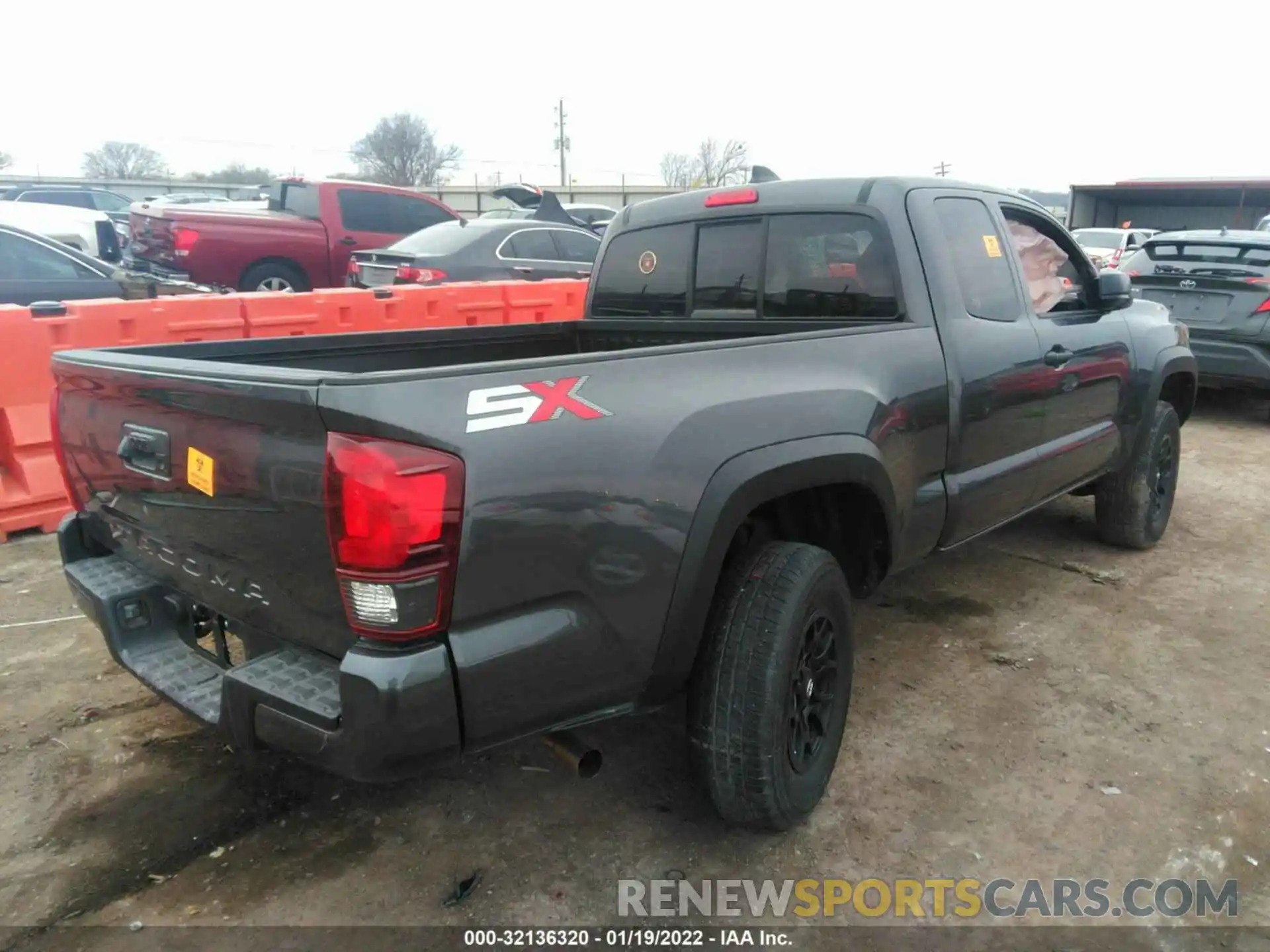 4 Фотография поврежденного автомобиля 5TFRX5GN2LX178215 TOYOTA TACOMA 2WD 2020