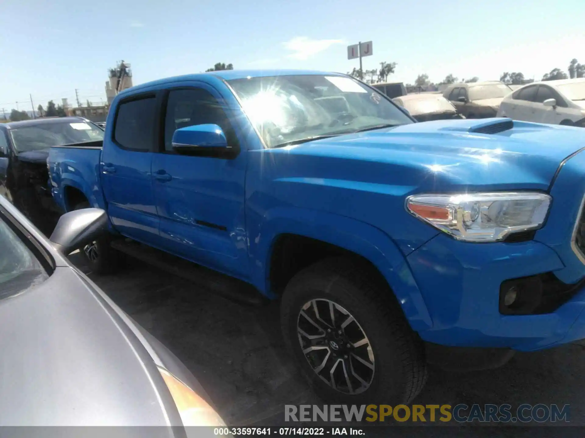 1 Фотография поврежденного автомобиля 3TMAZ5CN3MM153828 TOYOTA TACOMA 2WD 2021