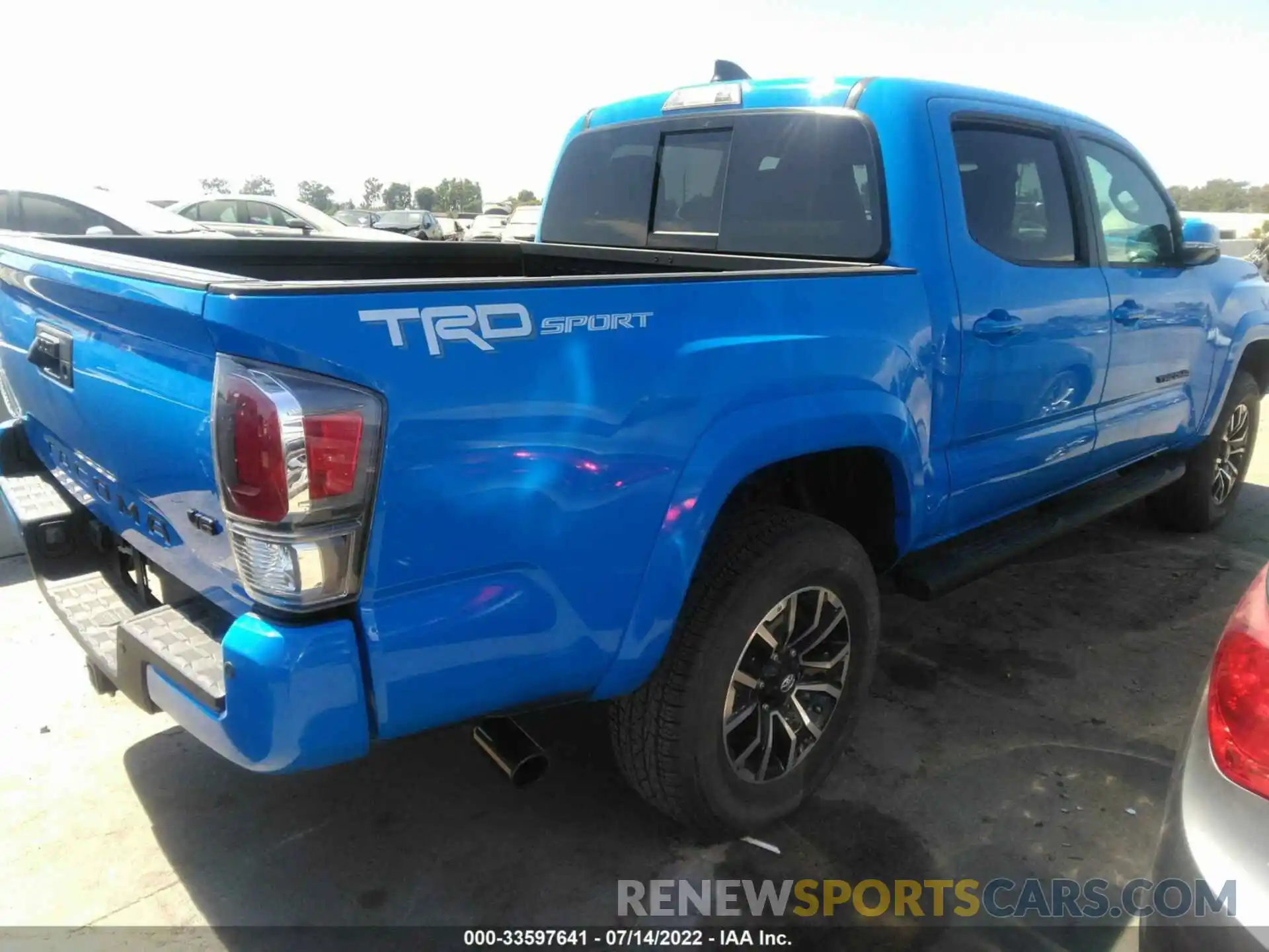 4 Photograph of a damaged car 3TMAZ5CN3MM153828 TOYOTA TACOMA 2WD 2021