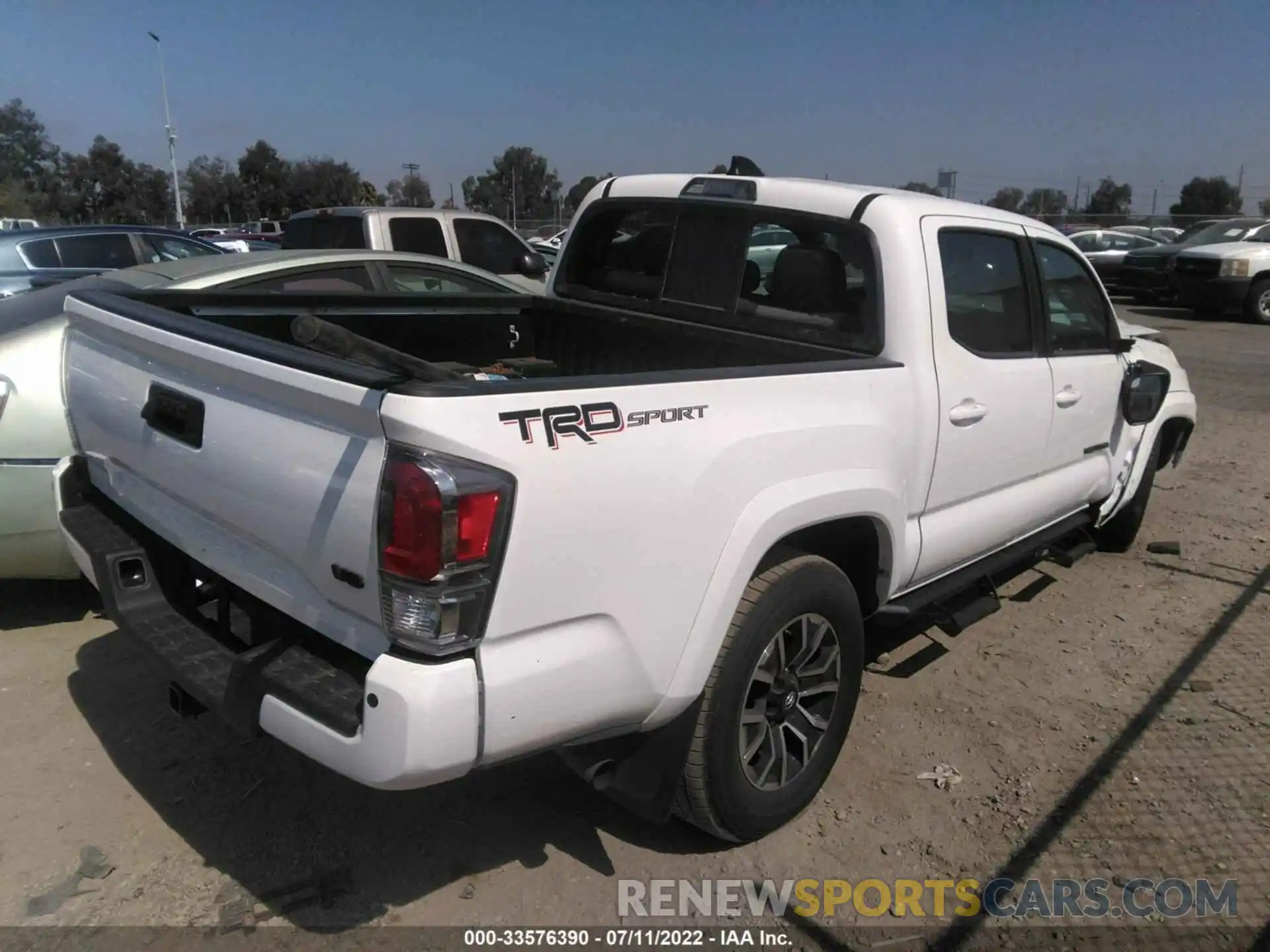 4 Photograph of a damaged car 3TMAZ5CN4MM143258 TOYOTA TACOMA 2WD 2021