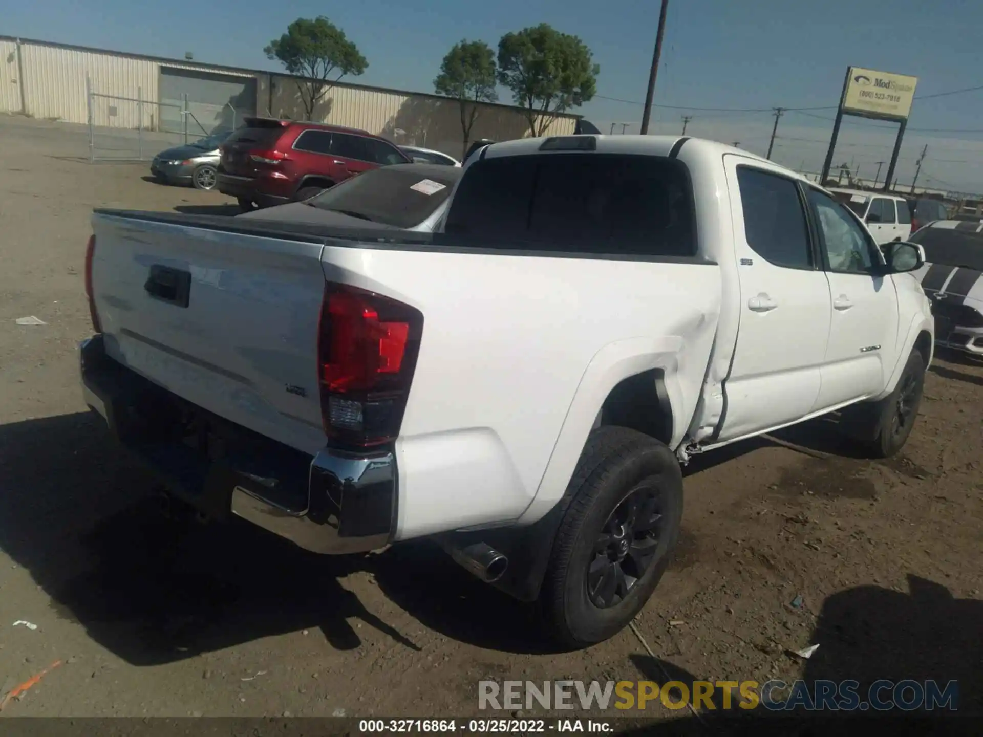 4 Photograph of a damaged car 3TMAZ5CN8MM153033 TOYOTA TACOMA 2WD 2021