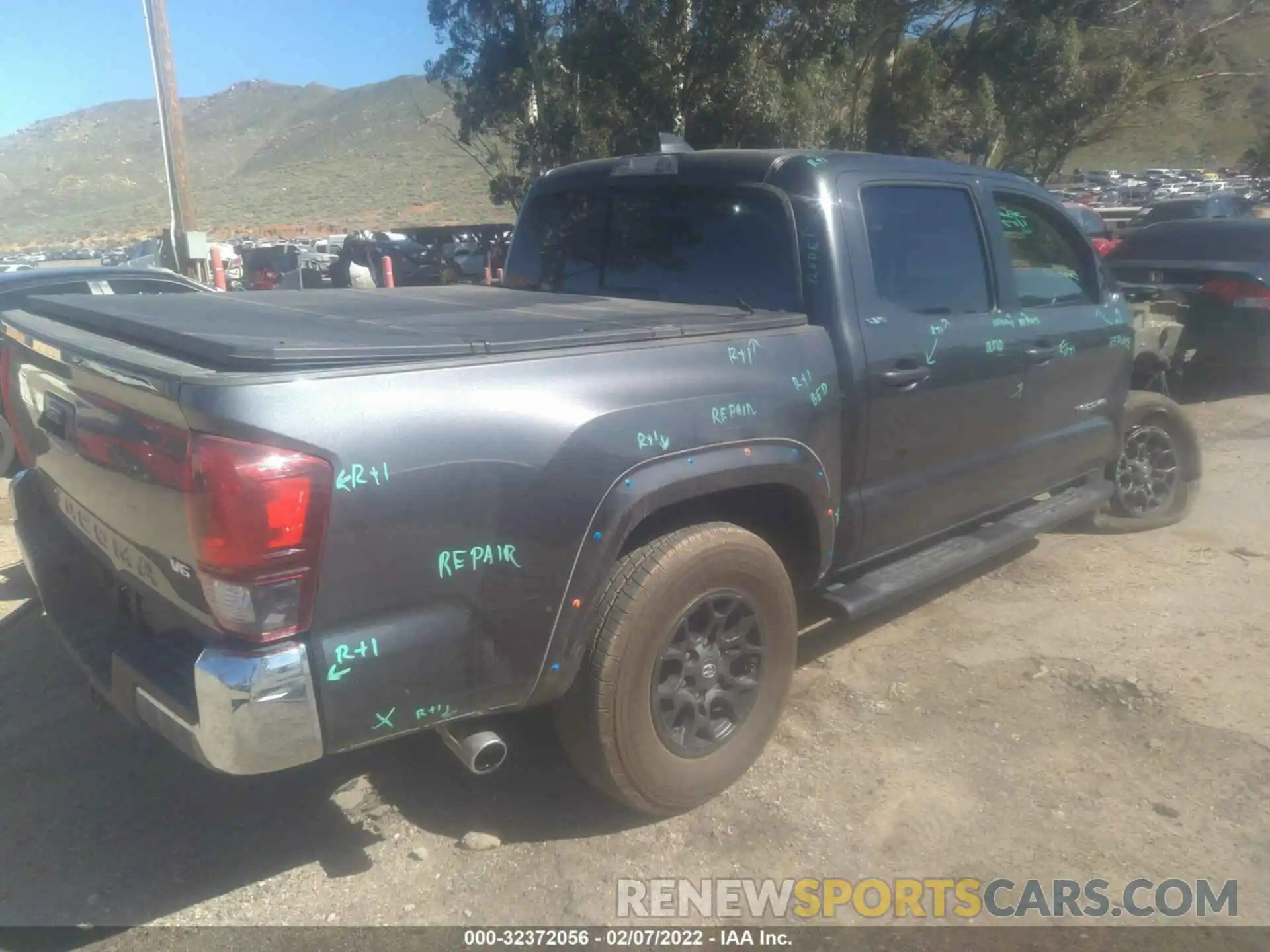 4 Photograph of a damaged car 3TMAZ5CN8MM157969 TOYOTA TACOMA 2WD 2021