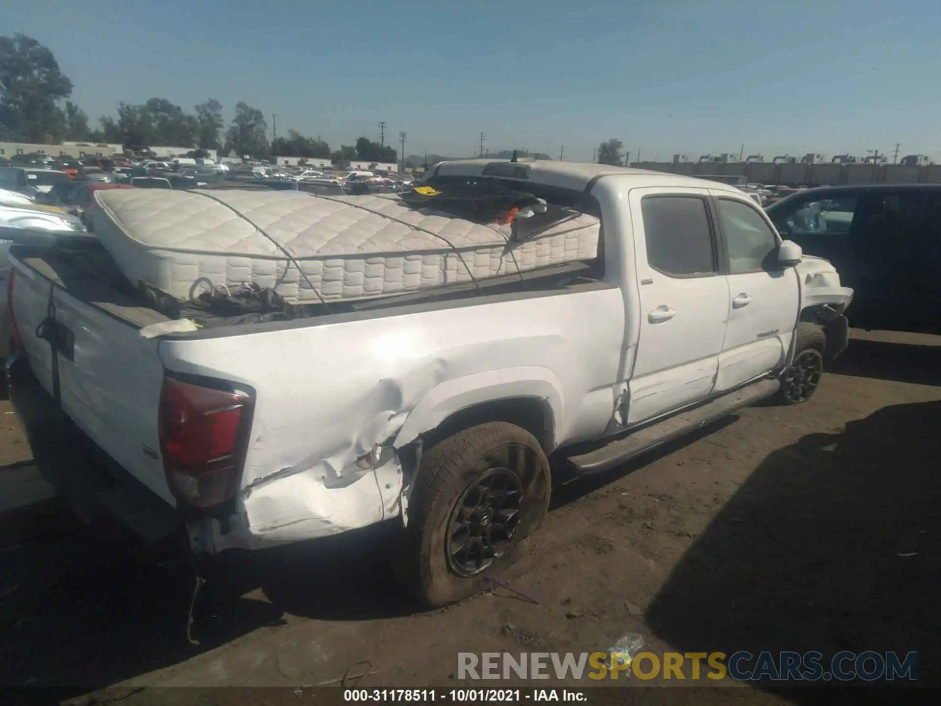 4 Фотография поврежденного автомобиля 3TMBZ5DN5MM029210 TOYOTA TACOMA 2WD 2021