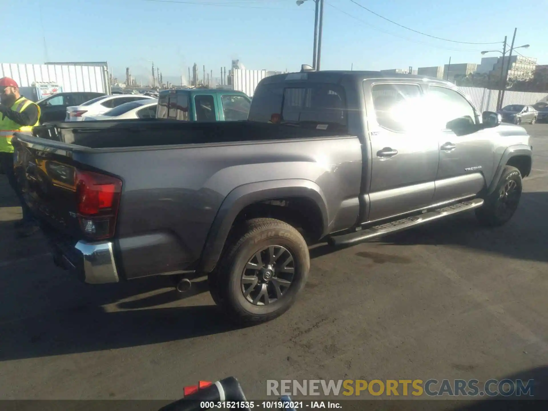 4 Photograph of a damaged car 3TMBZ5DN7MM032285 TOYOTA TACOMA 2WD 2021