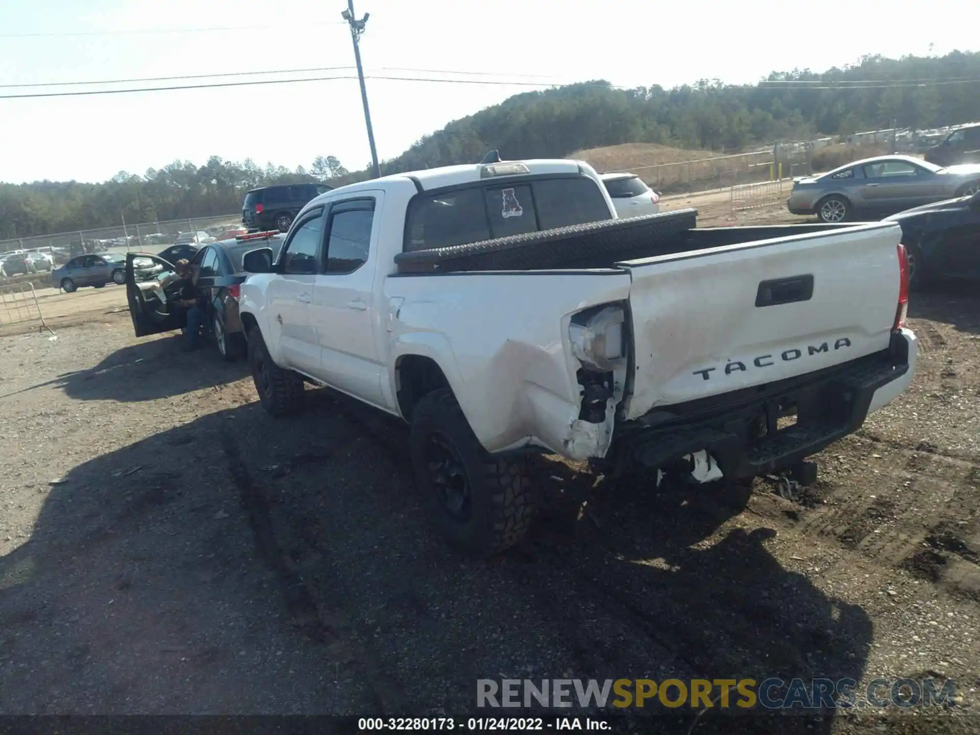 3 Фотография поврежденного автомобиля 3TYAX5GN1MT017881 TOYOTA TACOMA 2WD 2021