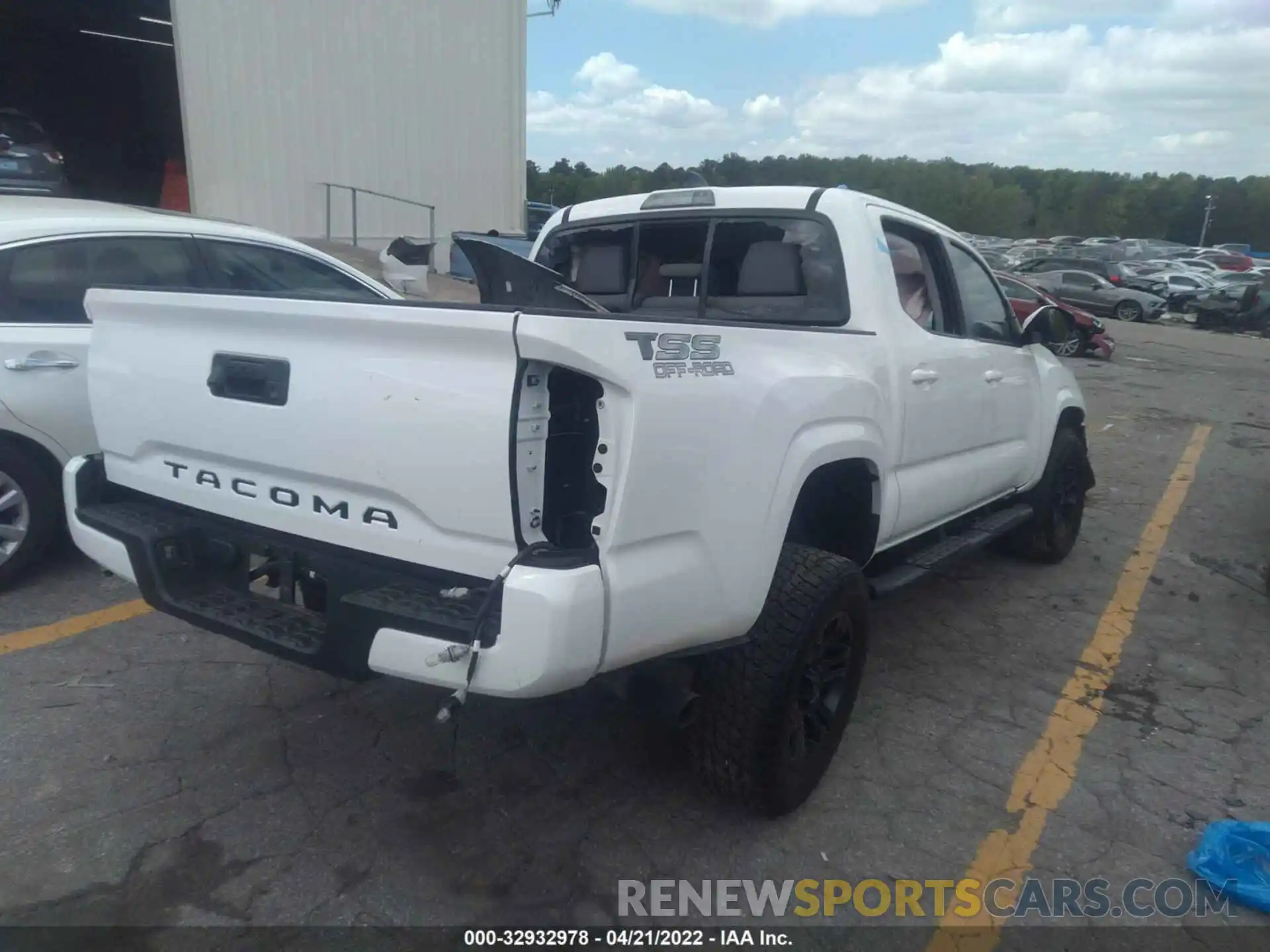 4 Photograph of a damaged car 3TYAX5GN3MT018949 TOYOTA TACOMA 2WD 2021