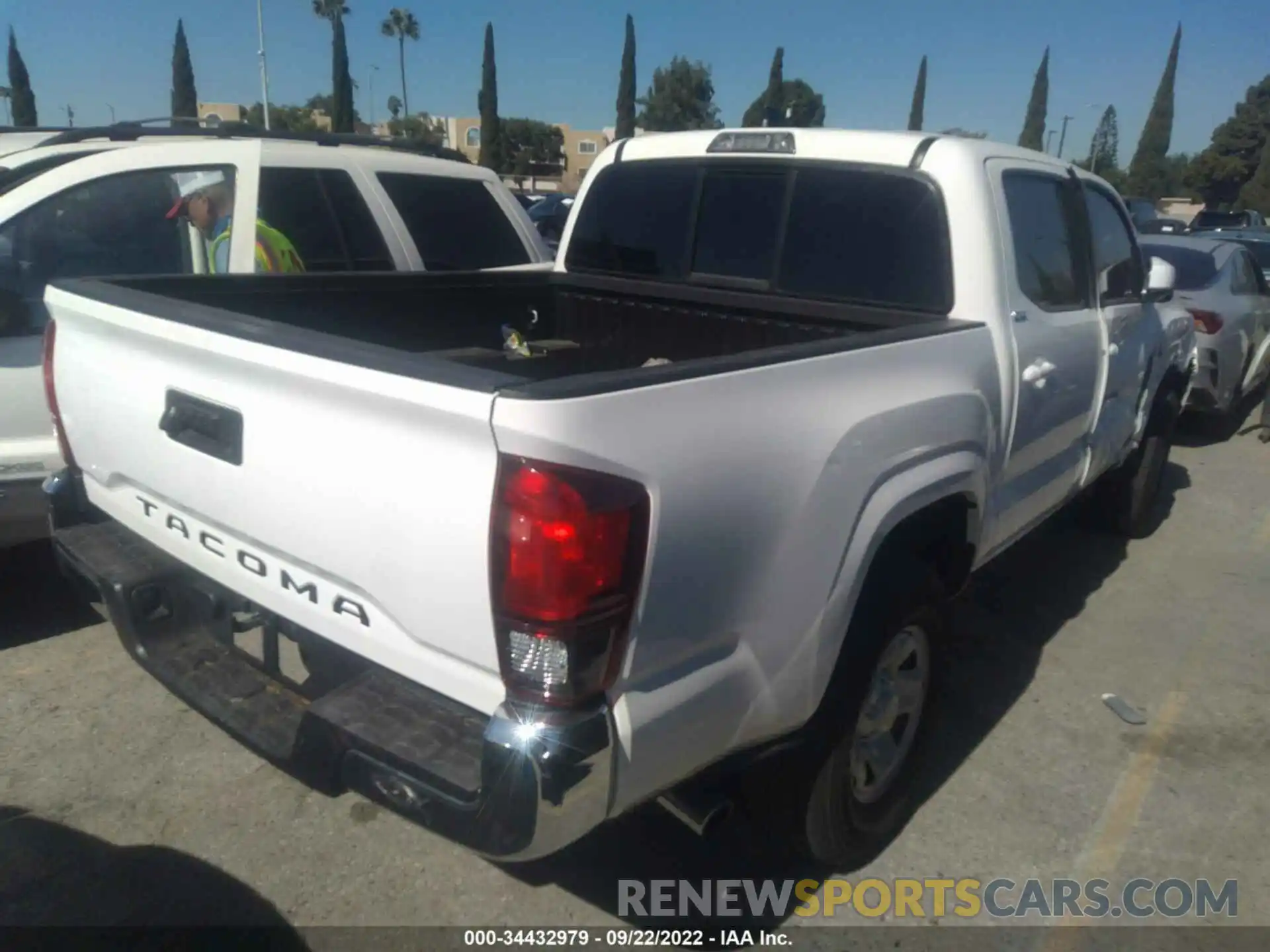 4 Photograph of a damaged car 3TYAX5GN6MT012952 TOYOTA TACOMA 2WD 2021