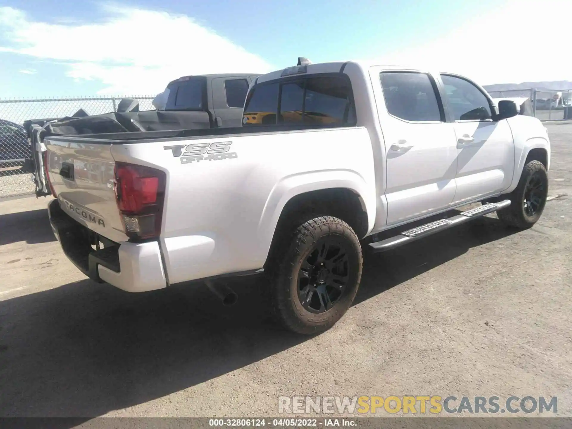 4 Photograph of a damaged car 3TYAX5GN8MT013200 TOYOTA TACOMA 2WD 2021