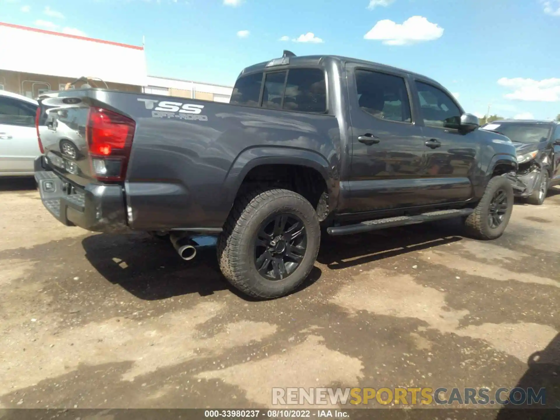 4 Photograph of a damaged car 3TYAX5GN8MT030482 TOYOTA TACOMA 2WD 2021