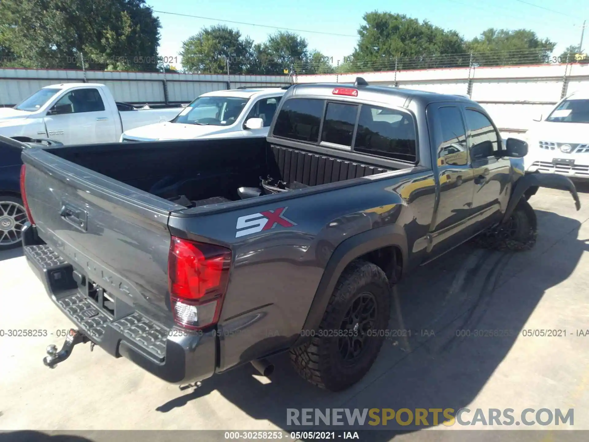 4 Photograph of a damaged car 3TYRX5GN2MT010604 TOYOTA TACOMA 2WD 2021