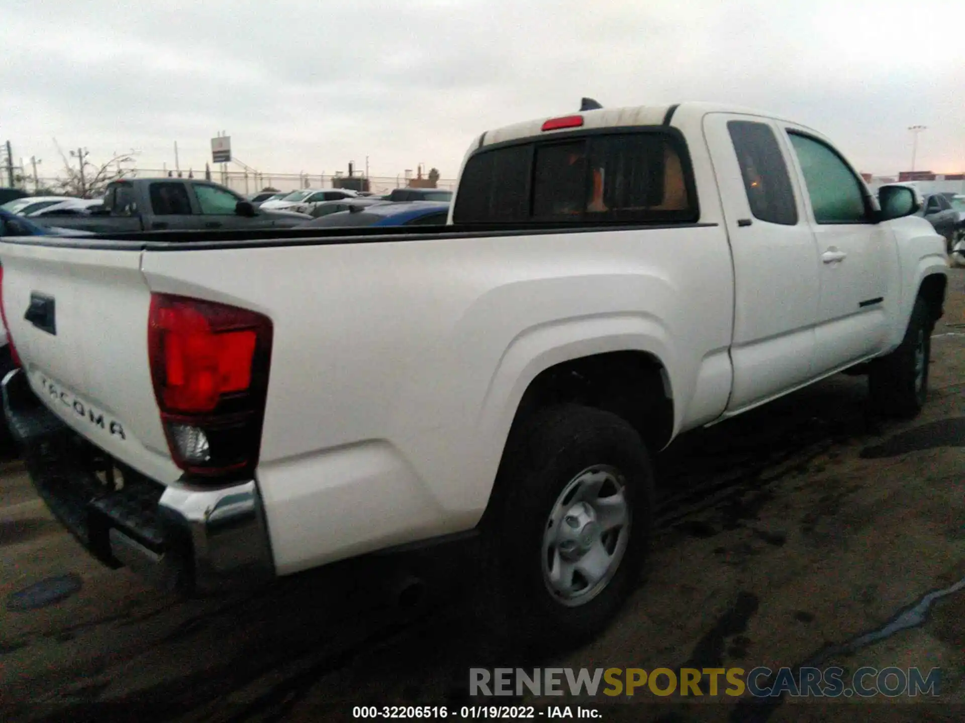 4 Photograph of a damaged car 3TYRX5GNXMT008311 TOYOTA TACOMA 2WD 2021