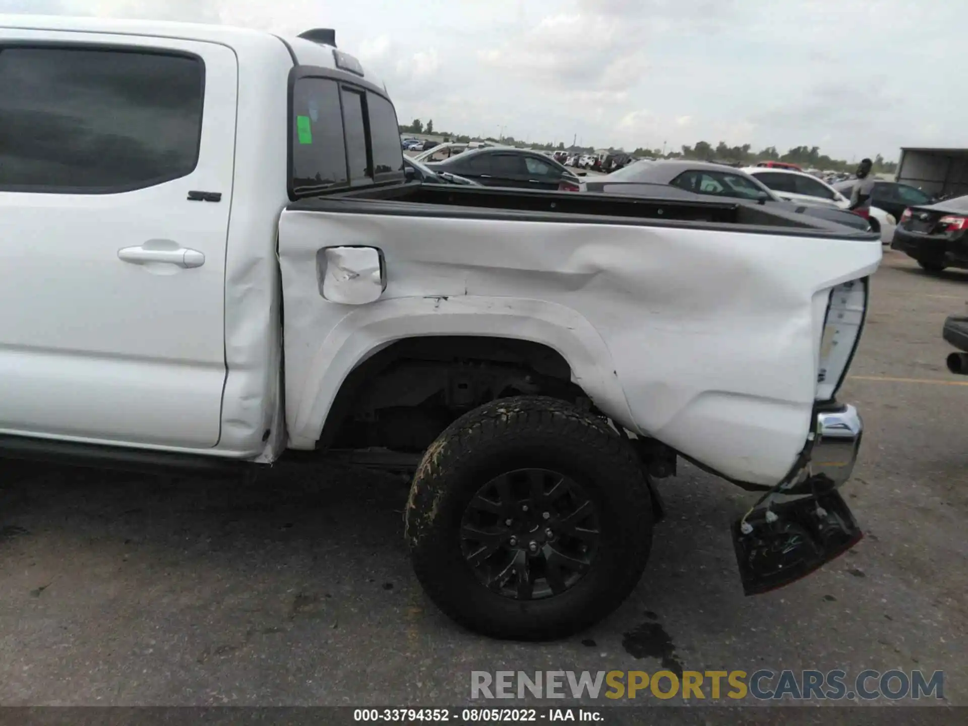 6 Photograph of a damaged car 5TFAX5GN8MX194398 TOYOTA TACOMA 2WD 2021