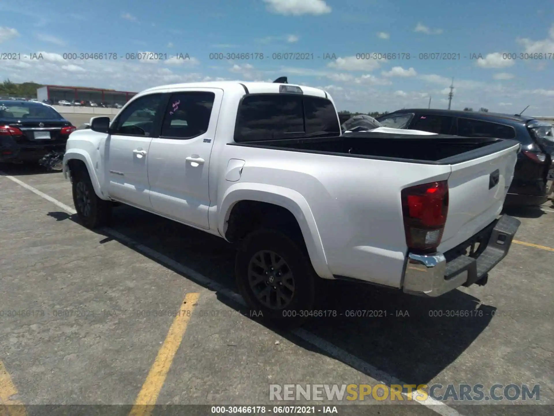 3 Photograph of a damaged car 5TFAZ5CN0MX095770 TOYOTA TACOMA 2WD 2021