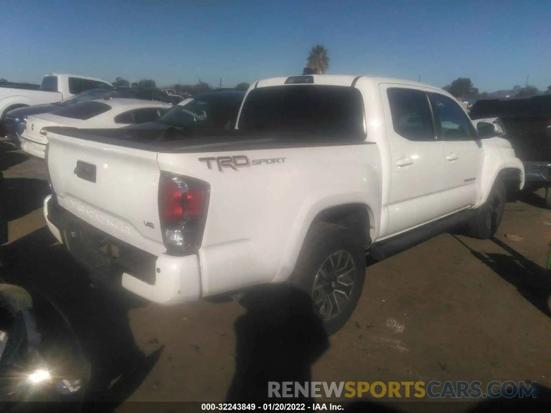 4 Photograph of a damaged car 5TFAZ5CN1MX112592 TOYOTA TACOMA 2WD 2021