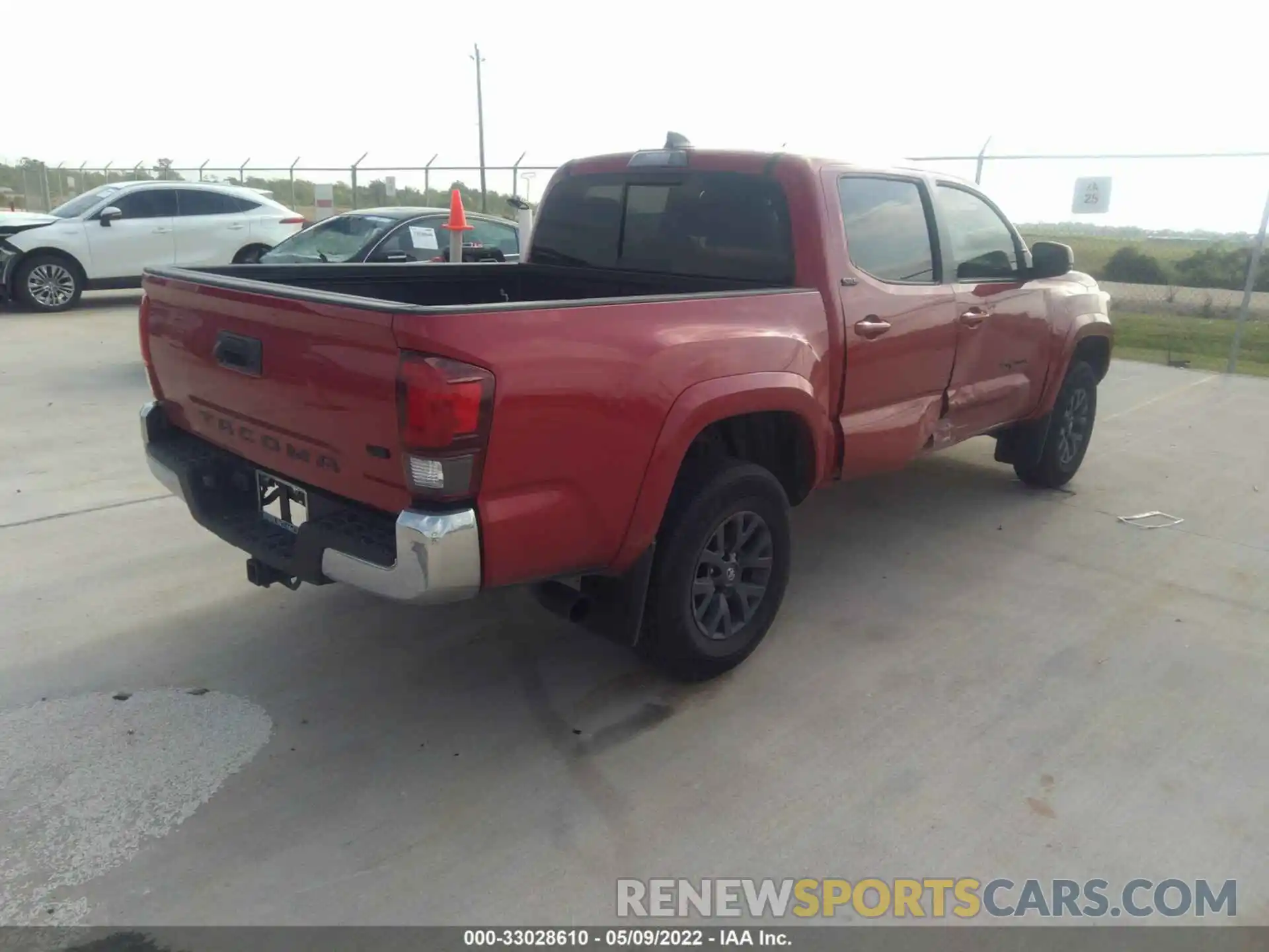 4 Photograph of a damaged car 5TFAZ5CN2MX105439 TOYOTA TACOMA 2WD 2021