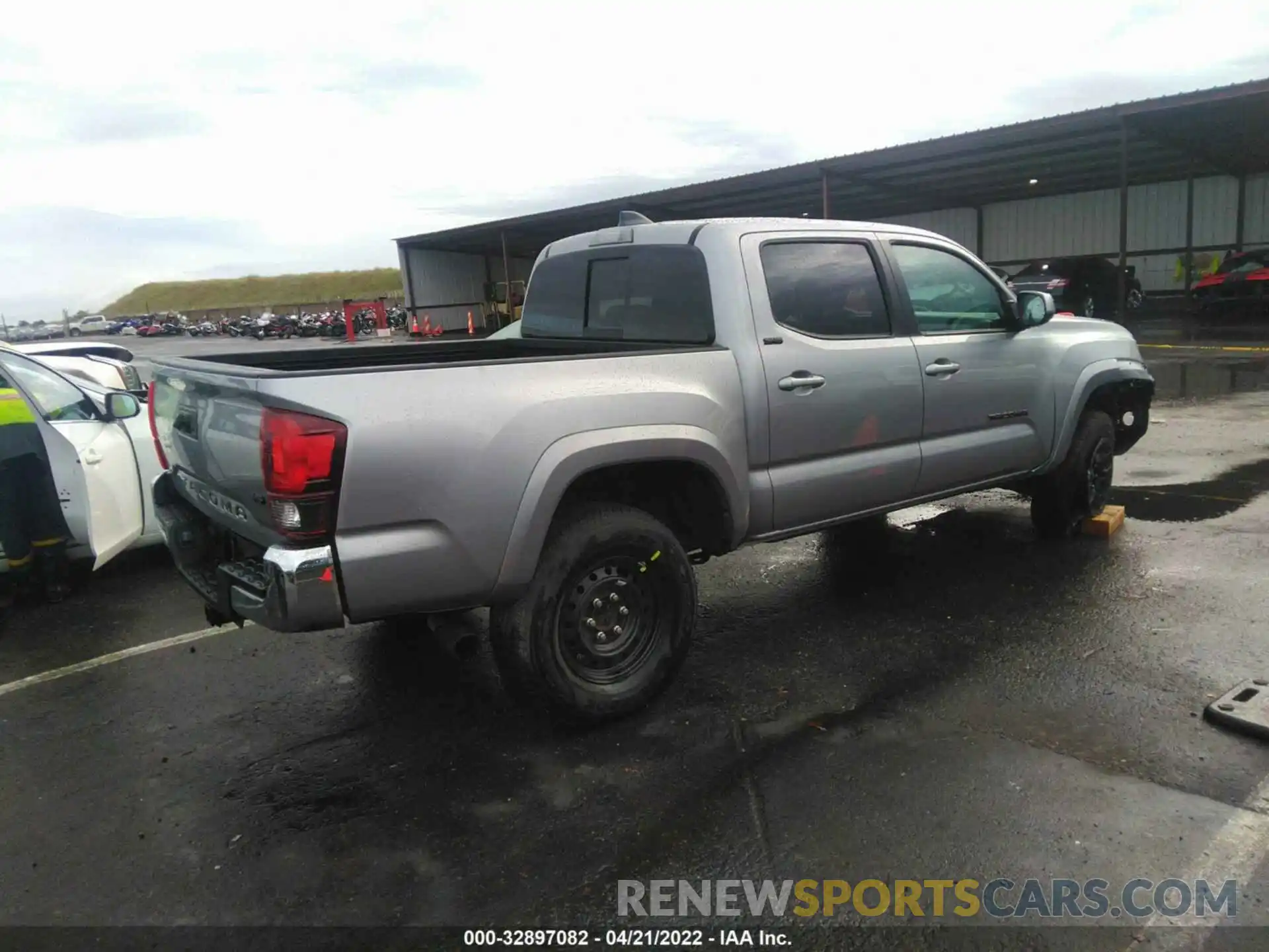 4 Фотография поврежденного автомобиля 5TFAZ5CN3MX116028 TOYOTA TACOMA 2WD 2021