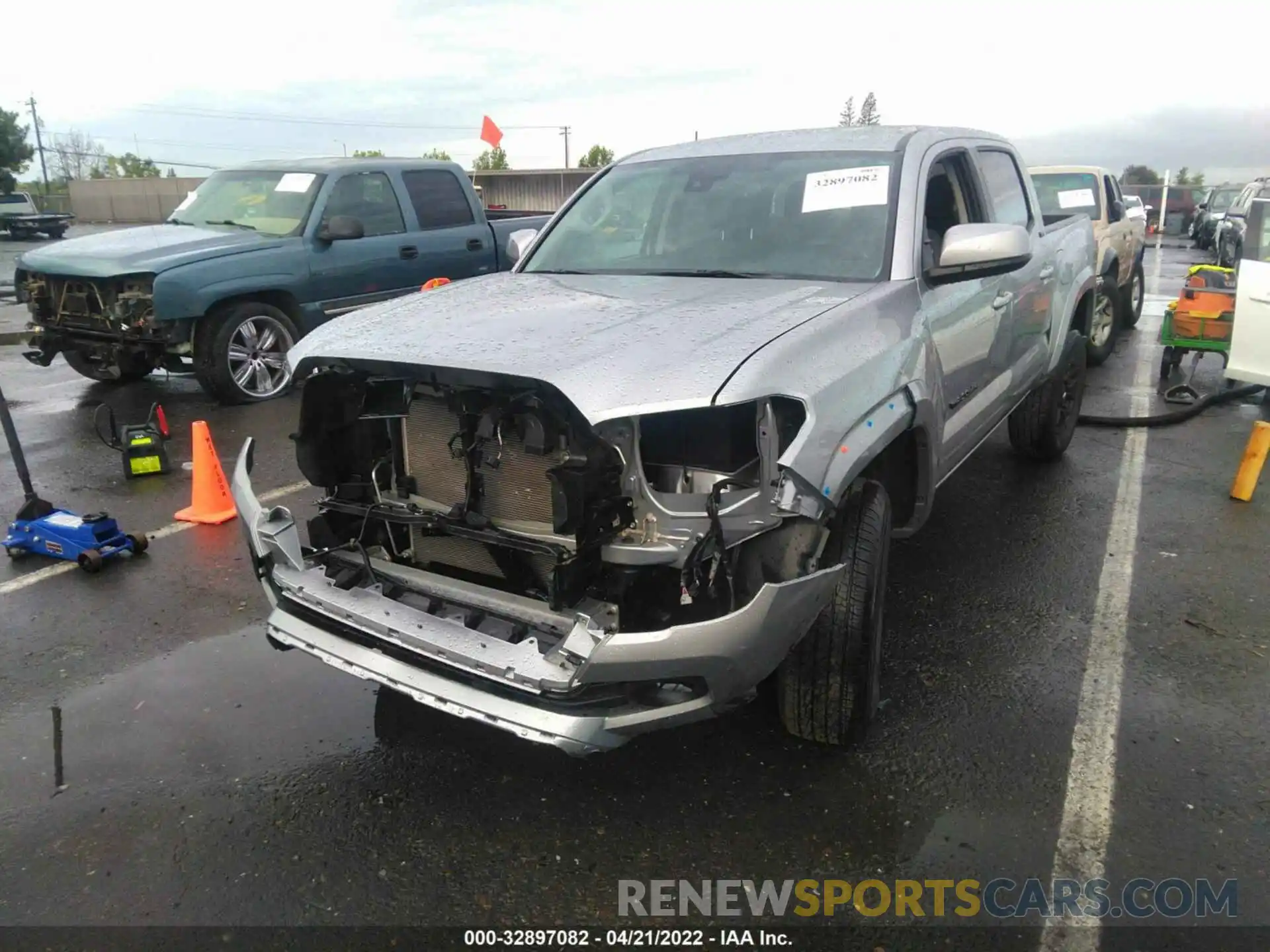 6 Photograph of a damaged car 5TFAZ5CN3MX116028 TOYOTA TACOMA 2WD 2021