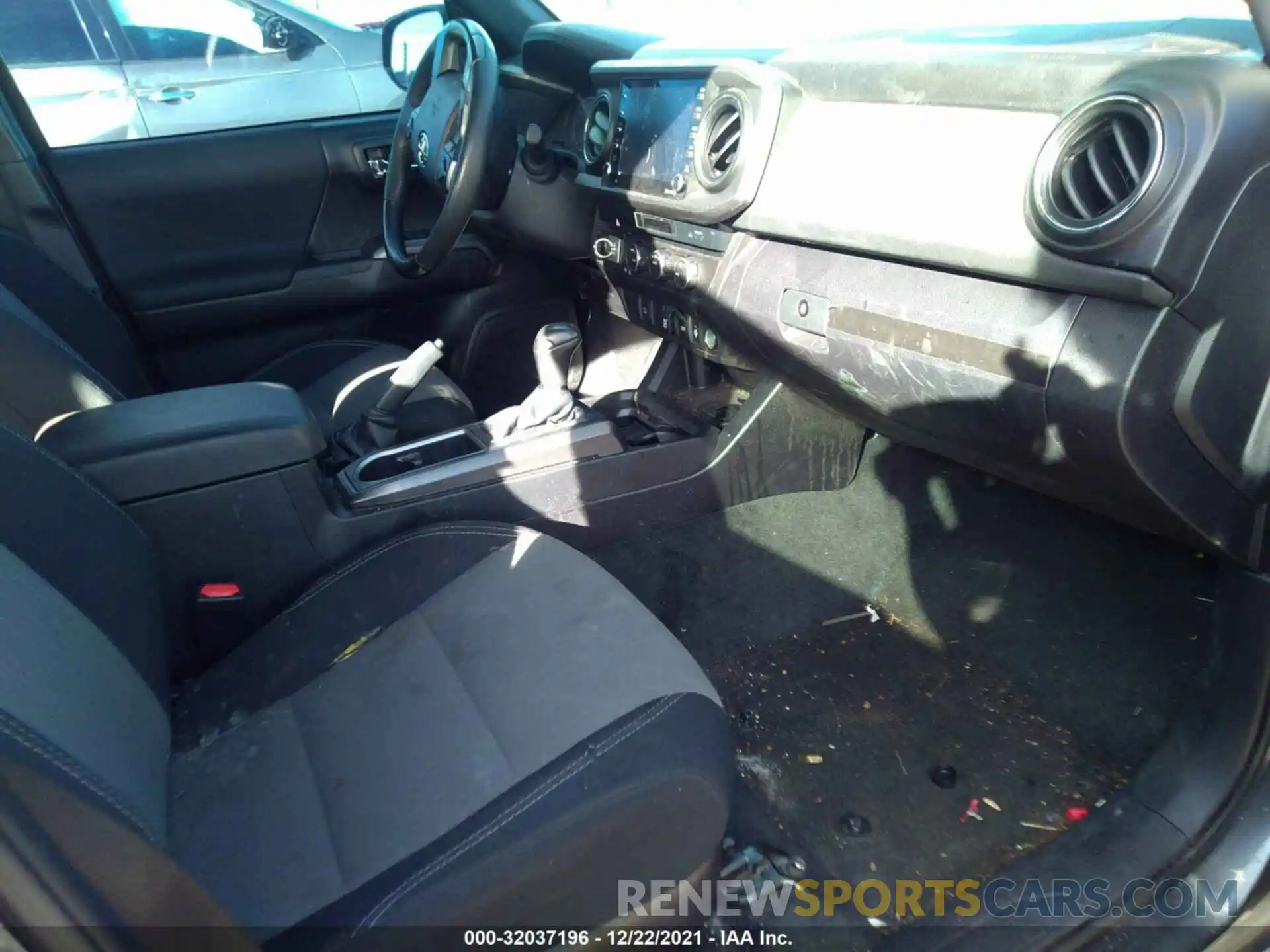 5 Photograph of a damaged car 5TFAZ5CN4MX106107 TOYOTA TACOMA 2WD 2021