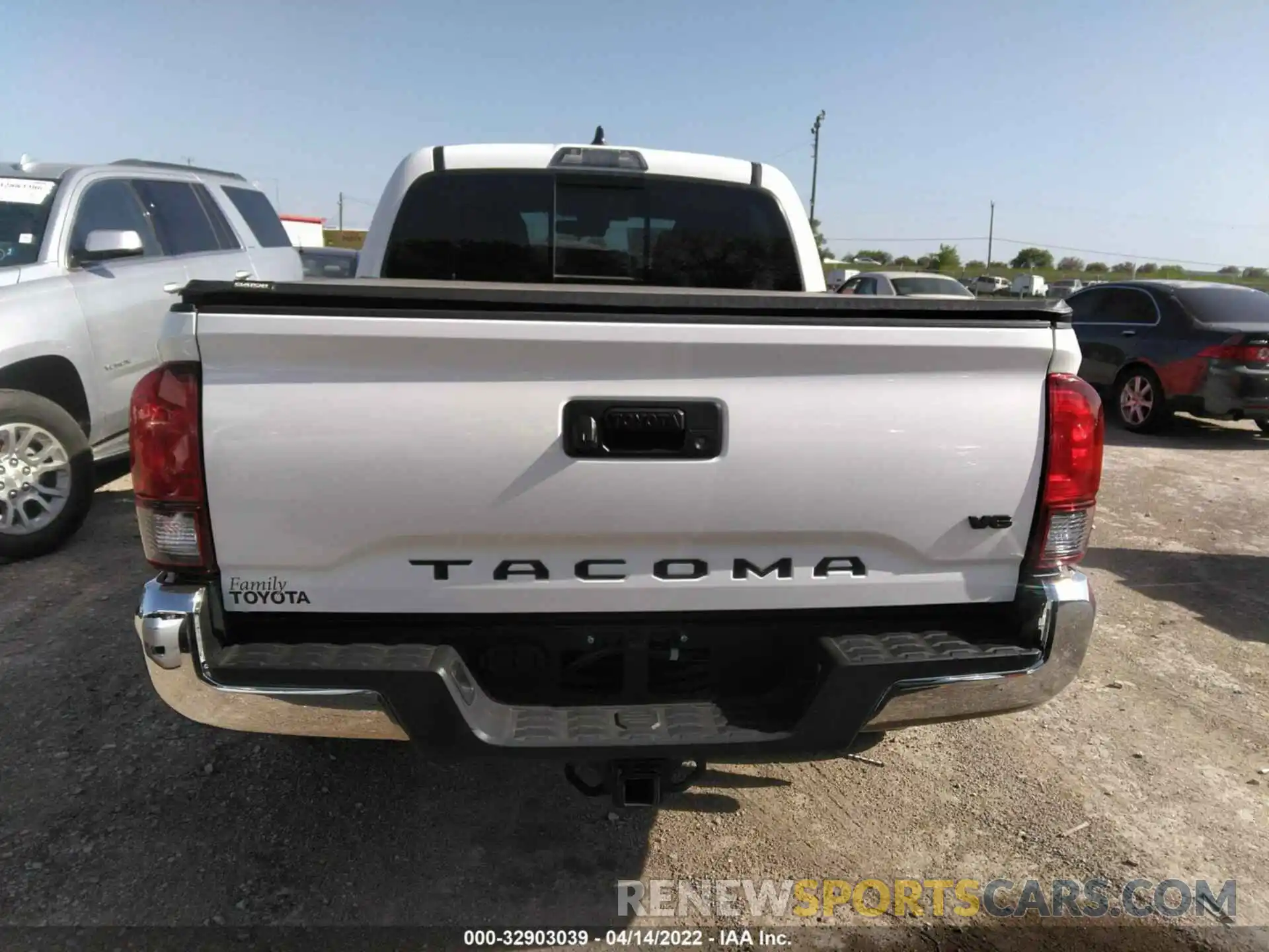 6 Photograph of a damaged car 5TFAZ5CN4MX107922 TOYOTA TACOMA 2WD 2021