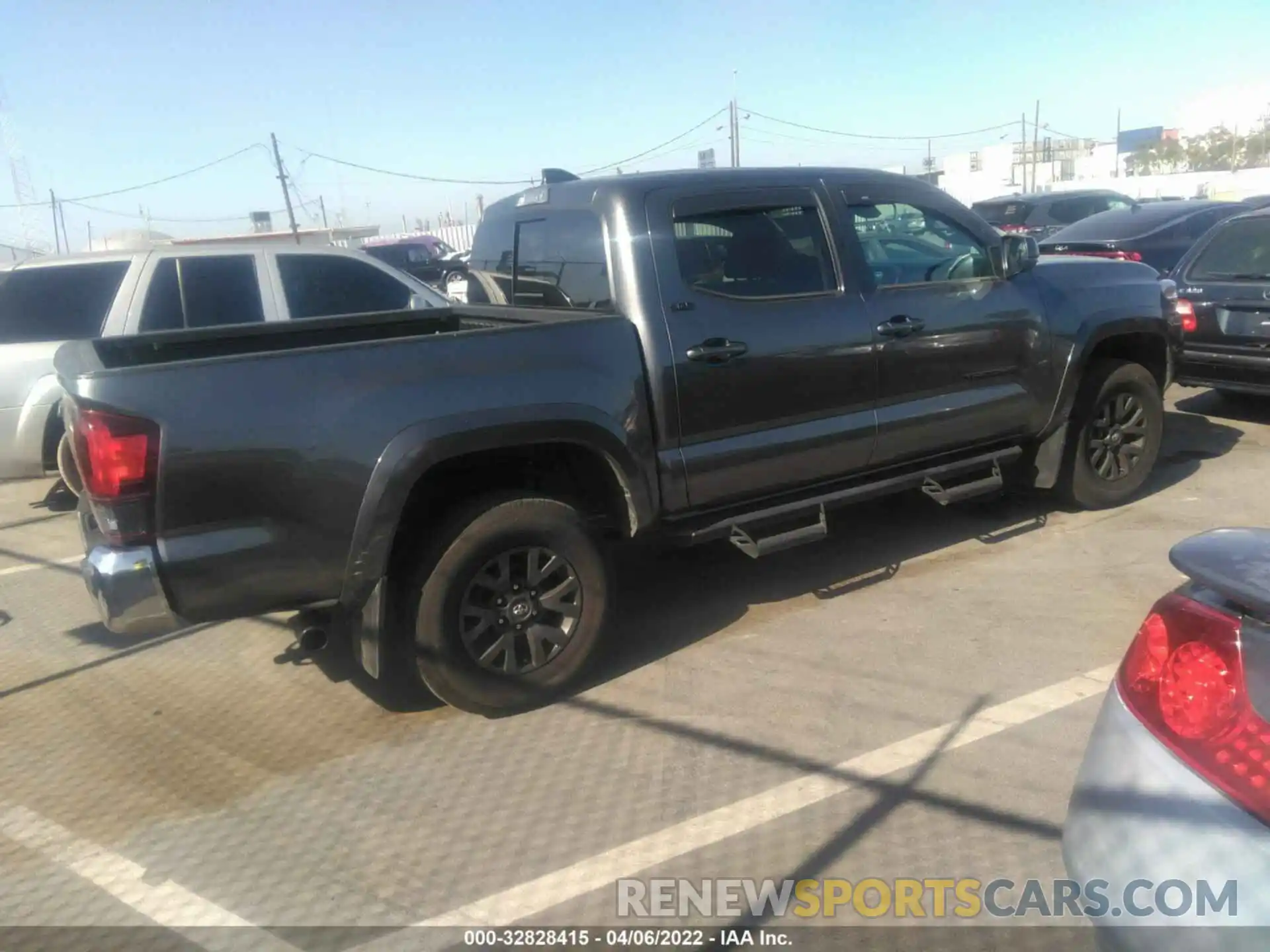 4 Photograph of a damaged car 5TFAZ5CN5MX105547 TOYOTA TACOMA 2WD 2021