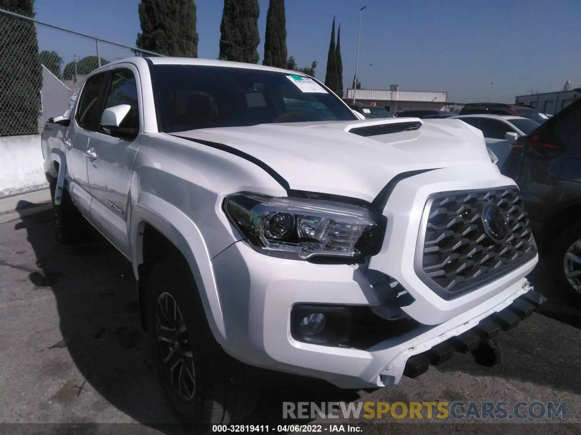 1 Photograph of a damaged car 5TFAZ5CN5MX111445 TOYOTA TACOMA 2WD 2021