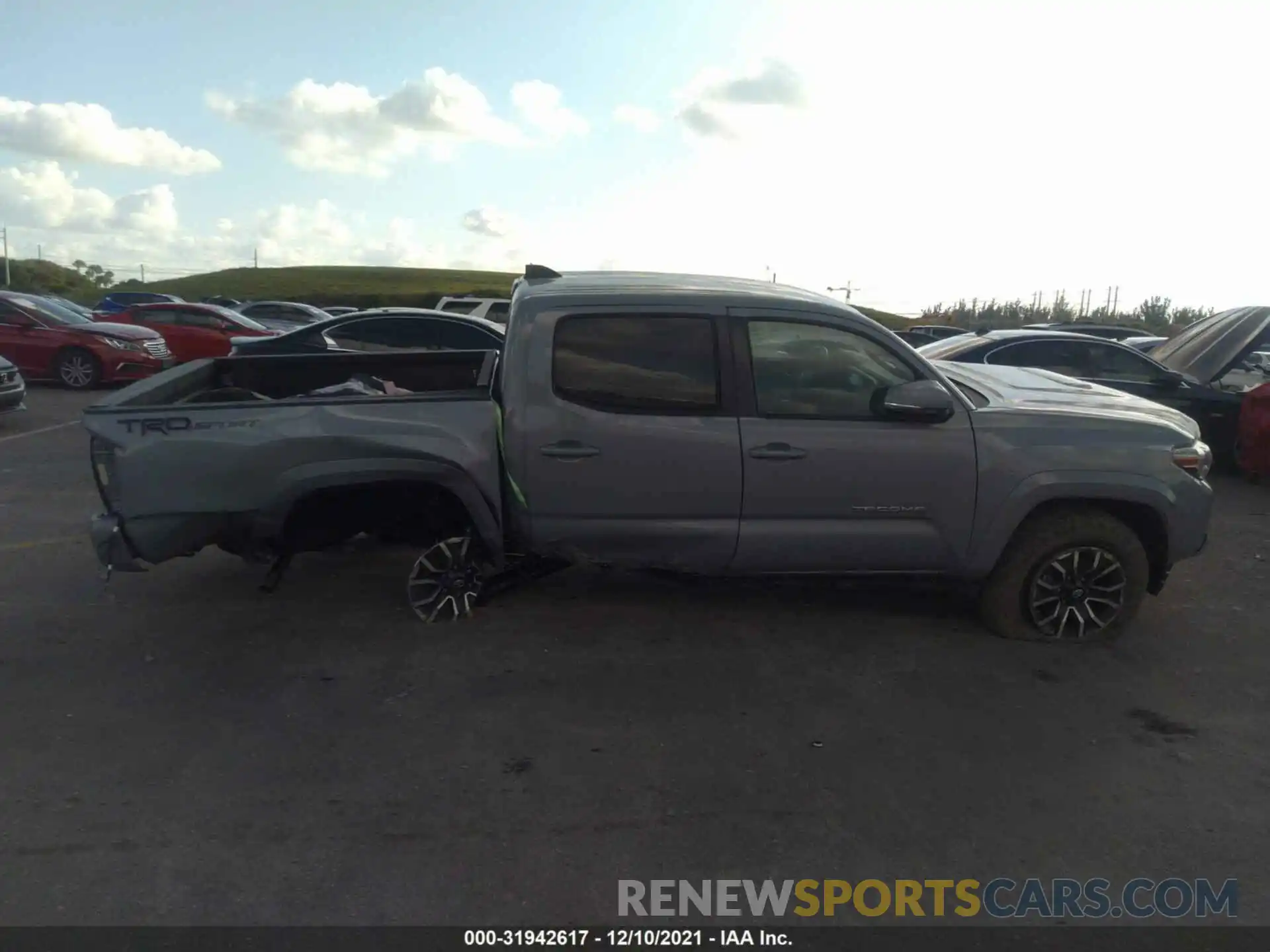 6 Photograph of a damaged car 5TFAZ5CN6MX096051 TOYOTA TACOMA 2WD 2021