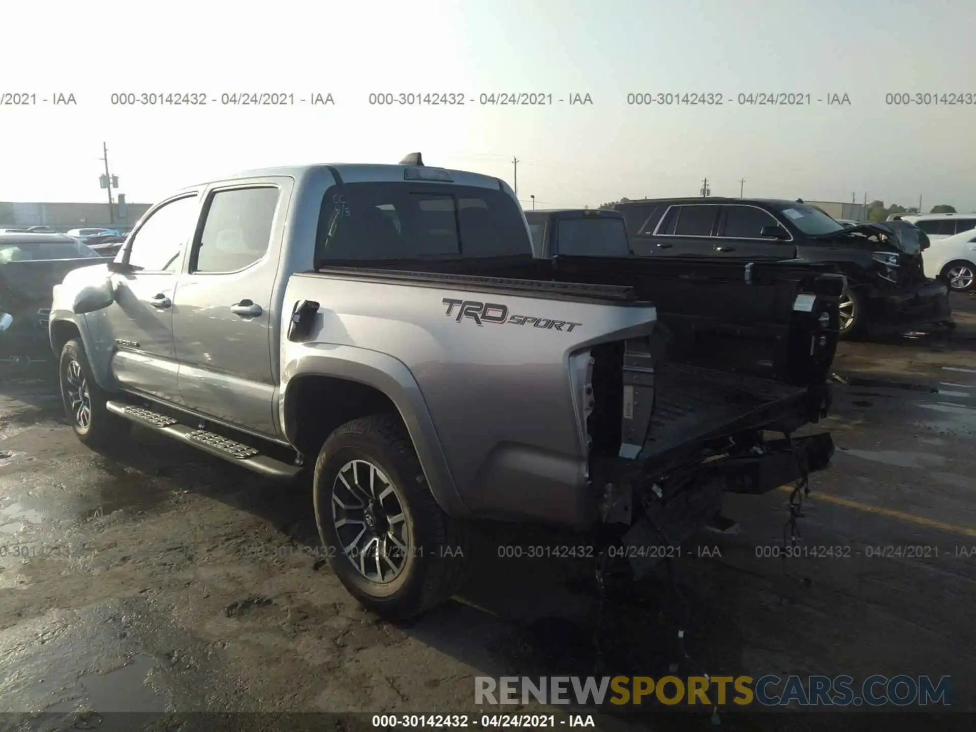 3 Фотография поврежденного автомобиля 5TFAZ5CN6MX096342 TOYOTA TACOMA 2WD 2021