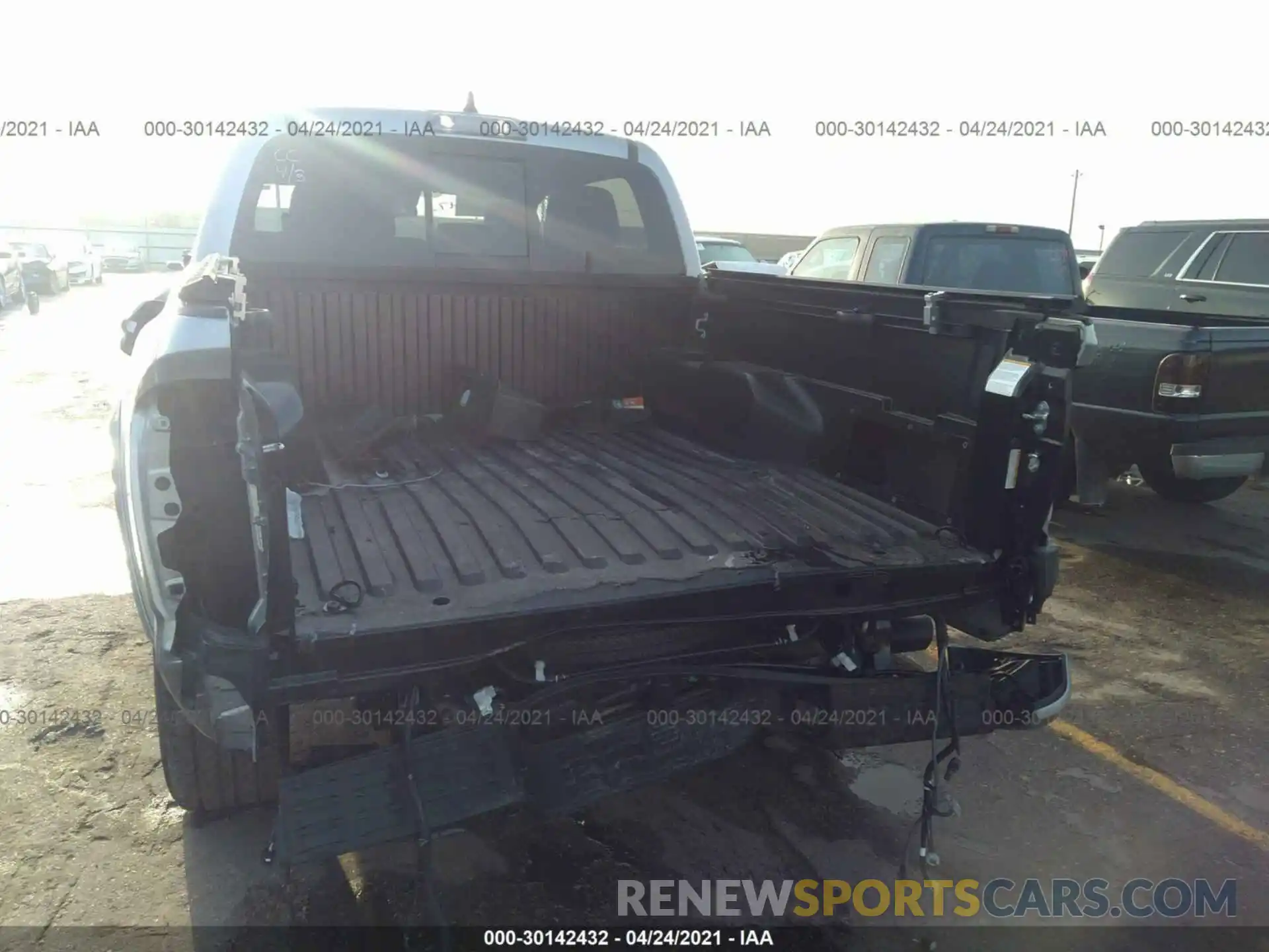 6 Фотография поврежденного автомобиля 5TFAZ5CN6MX096342 TOYOTA TACOMA 2WD 2021