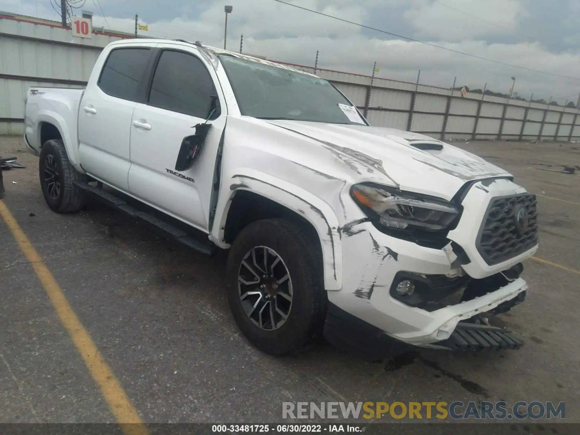 1 Photograph of a damaged car 5TFAZ5CN6MX106576 TOYOTA TACOMA 2WD 2021