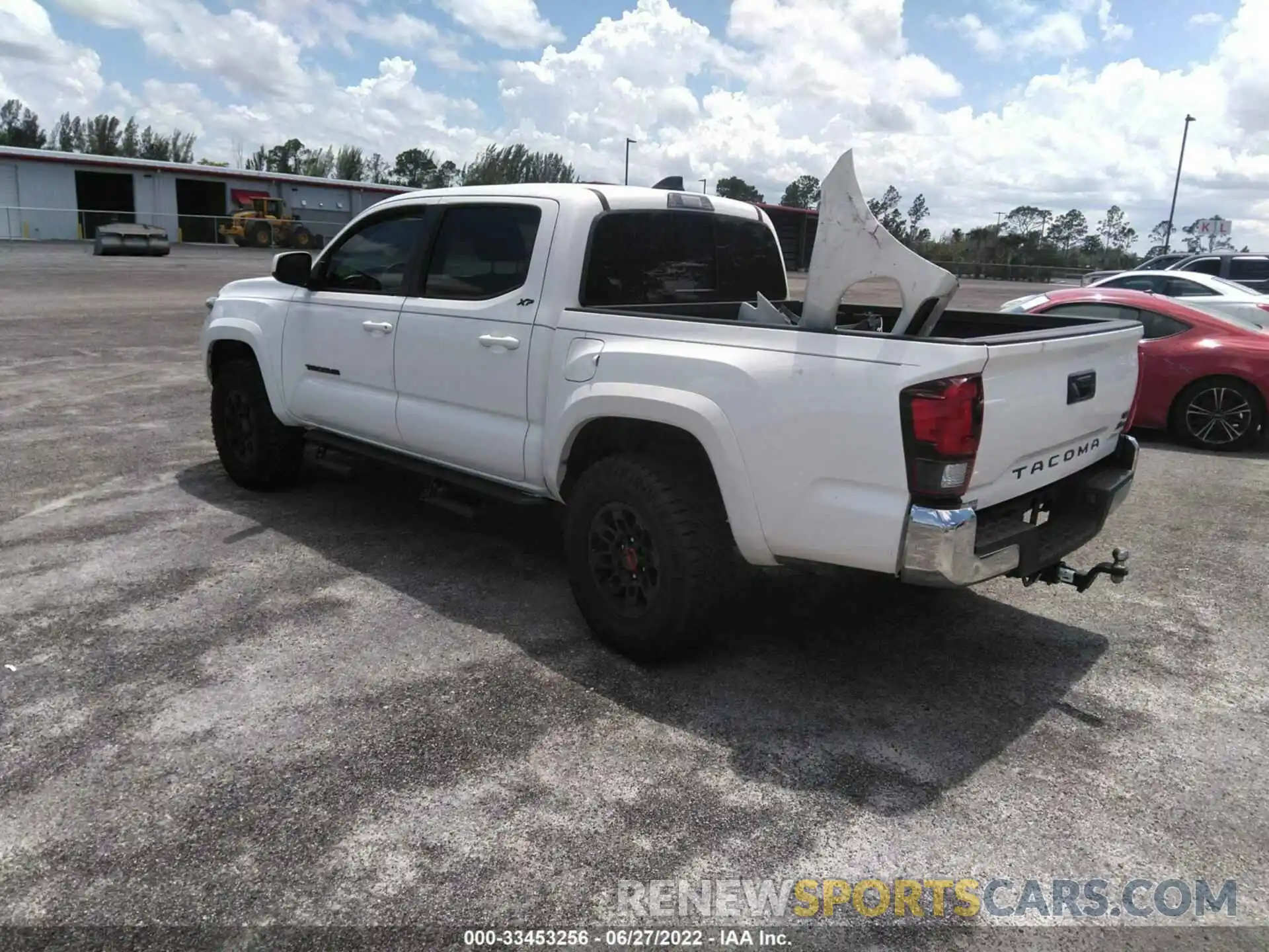 3 Photograph of a damaged car 5TFAZ5CN6MX107985 TOYOTA TACOMA 2WD 2021