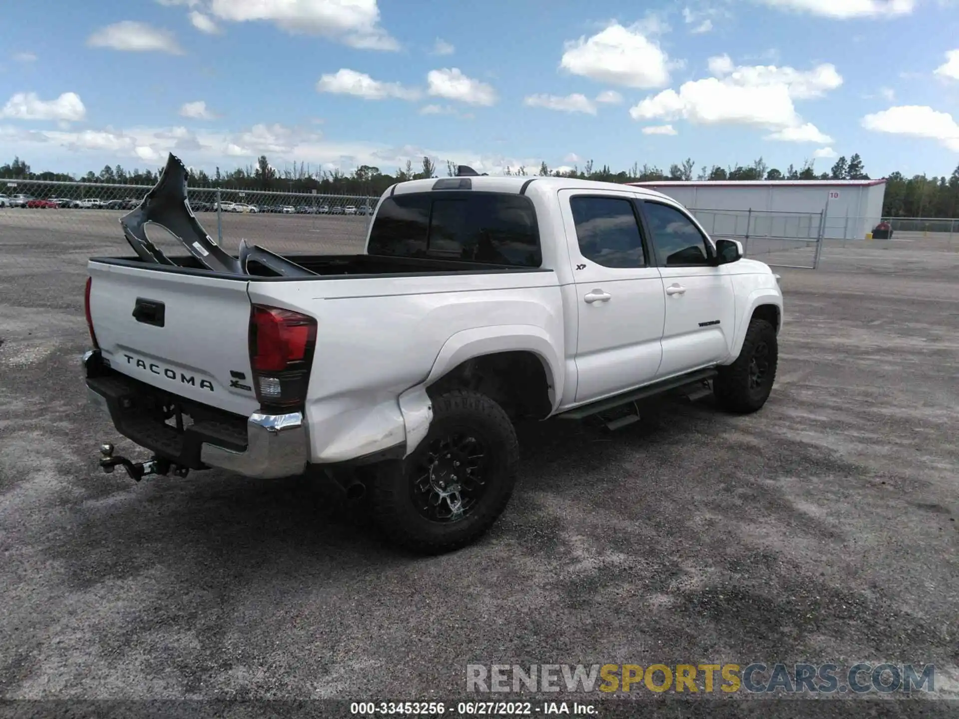 4 Photograph of a damaged car 5TFAZ5CN6MX107985 TOYOTA TACOMA 2WD 2021