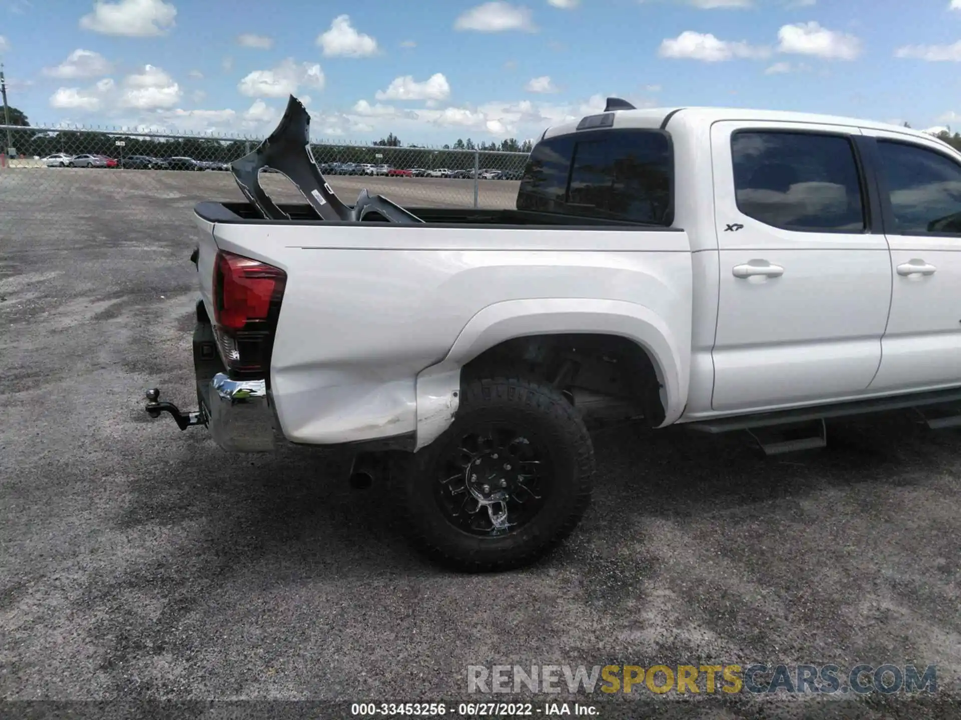 6 Photograph of a damaged car 5TFAZ5CN6MX107985 TOYOTA TACOMA 2WD 2021