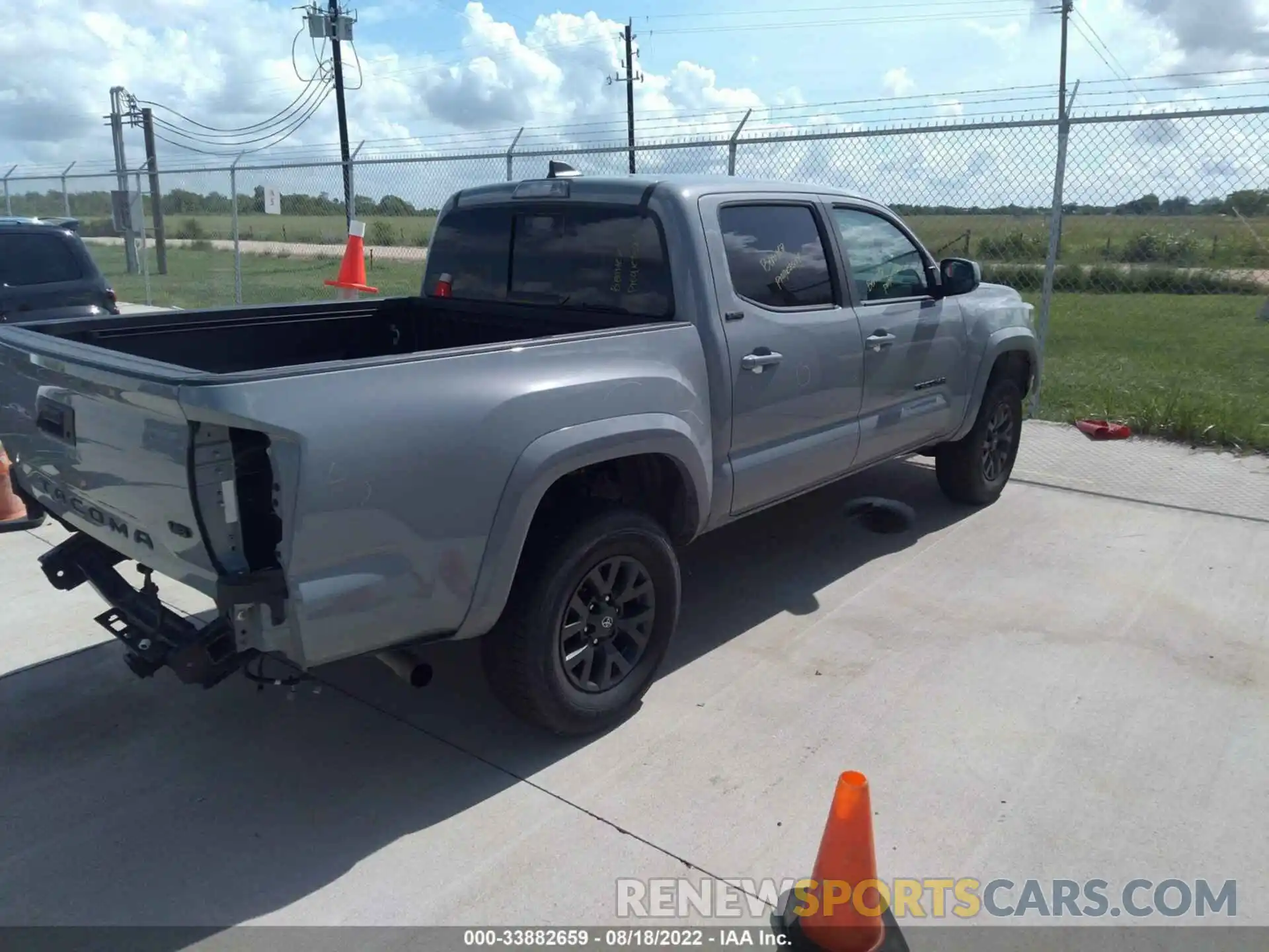 4 Photograph of a damaged car 5TFAZ5CN7MX095720 TOYOTA TACOMA 2WD 2021