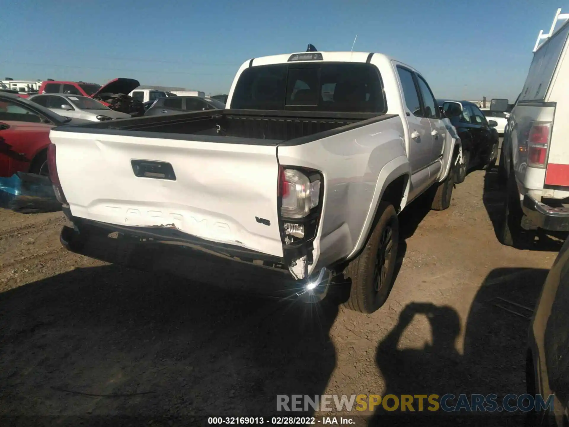 4 Photograph of a damaged car 5TFAZ5CN7MX112743 TOYOTA TACOMA 2WD 2021